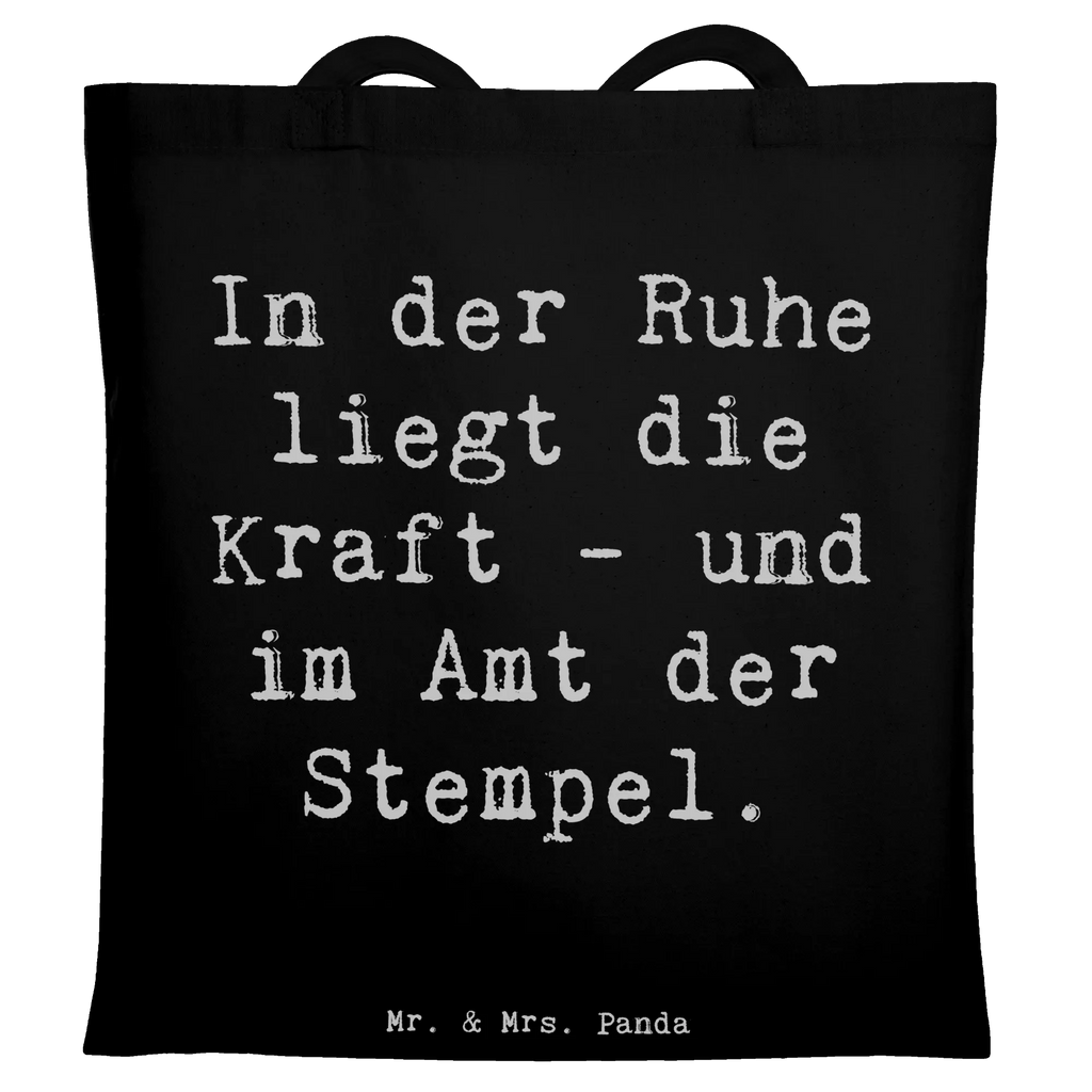 Tote bag Saying In der Ruhe liegt die Kraft - und im Amt der Stempel. Beutel, Stofftasche, Einkaufstasche, Jutebeutel, Tasche, Badetasche, Umhängetasche, Tragetasche, Schultertasche, Strandtasche, Laptoptasche, Einkaufstüte, Shopper, Beuteltasche, Jutetasche, Stoffbeutel, Beruf, Ausbildung, Jubiläum, Abschied, Rente, Kollege, Kollegin, Geschenk, Schenken, Arbeitskollege, Mitarbeiter, Firma, Danke, Dankeschön