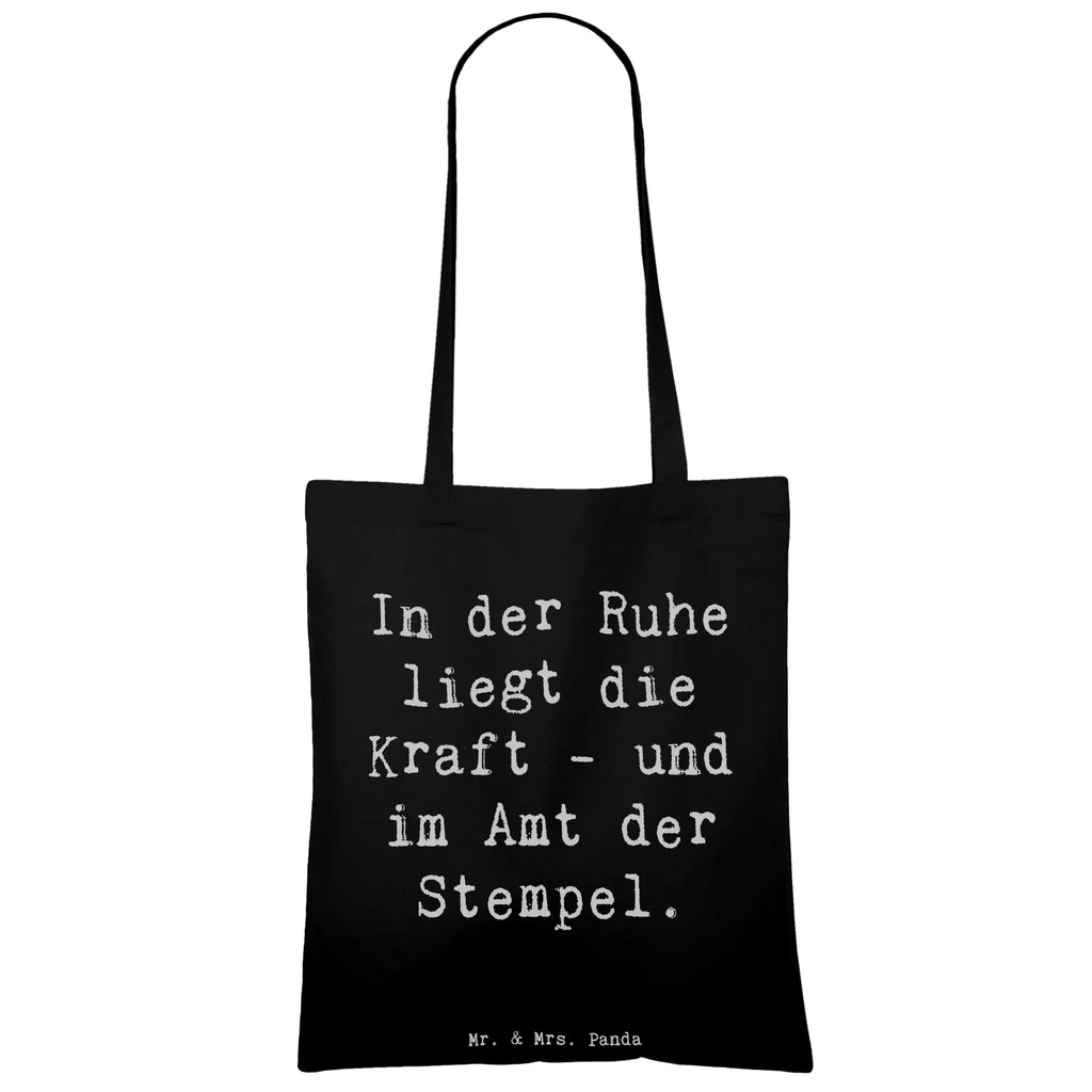Tote bag Saying In der Ruhe liegt die Kraft - und im Amt der Stempel. Beutel, Stofftasche, Einkaufstasche, Jutebeutel, Tasche, Badetasche, Umhängetasche, Tragetasche, Schultertasche, Strandtasche, Laptoptasche, Einkaufstüte, Shopper, Beuteltasche, Jutetasche, Stoffbeutel, Beruf, Ausbildung, Jubiläum, Abschied, Rente, Kollege, Kollegin, Geschenk, Schenken, Arbeitskollege, Mitarbeiter, Firma, Danke, Dankeschön