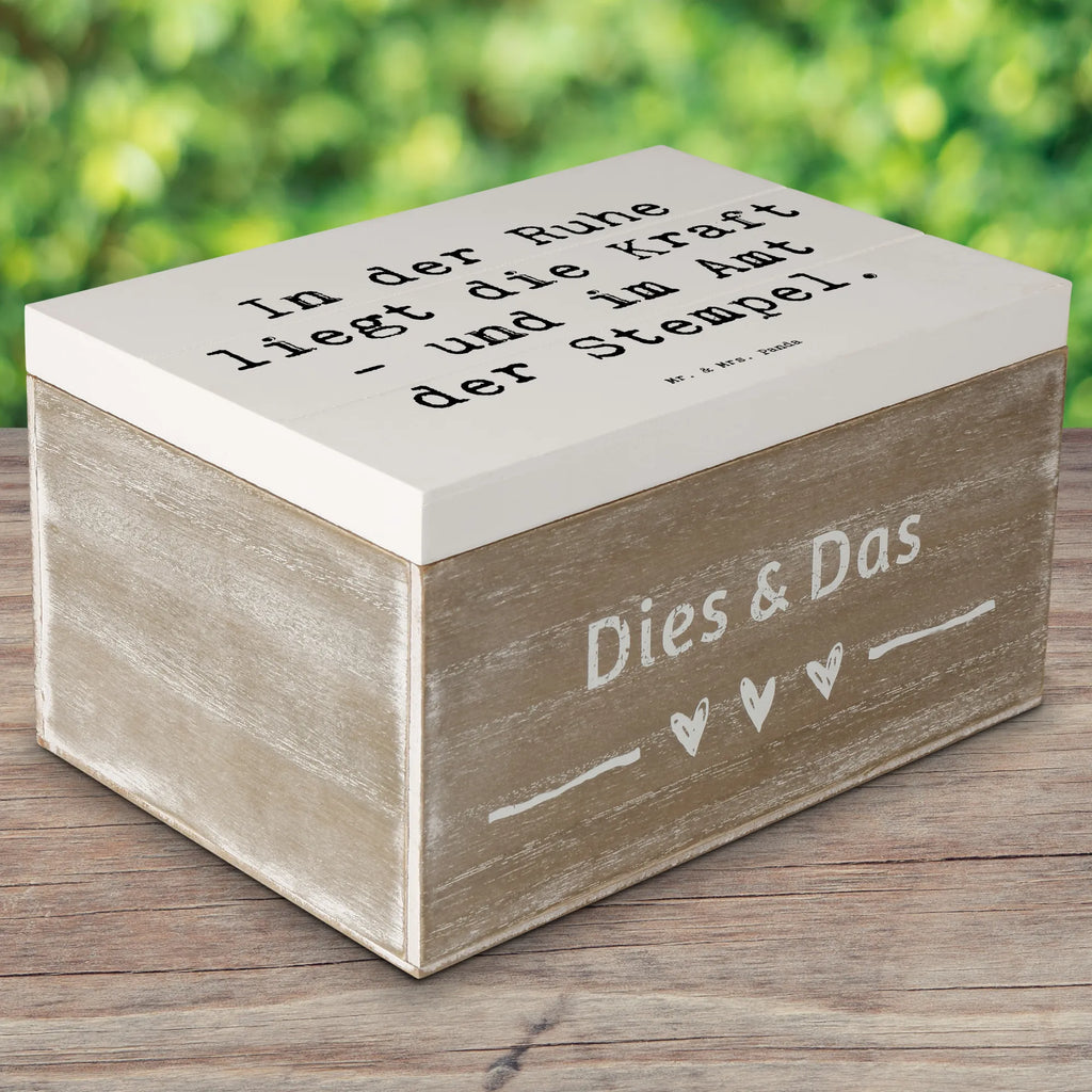 Holzkiste Spruch Beamtin Kraft Aufbewahrungsbox, Holzkiste, Geschenkdose, XXL, Schatzkiste, Erinnerungskiste, Geschenkbox, Dekokiste, Erinnerungsbox, Schatulle, Truhe, Kiste, Beruf, Ausbildung, Jubiläum, Abschied, Rente, Kollege, Kollegin, Geschenk, Schenken, Arbeitskollege, Mitarbeiter, Firma, Danke, Dankeschön