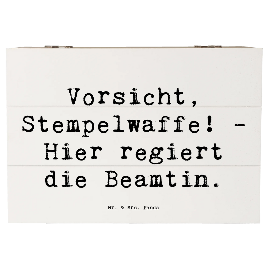 Holzkiste Spruch Beamtin Stempelwaffe Aufbewahrungsbox, Geschenkdose, Truhe, Geschenkbox, Kiste, XXL, Schatzkiste, Holzkiste, Erinnerungskiste, Erinnerungsbox, Dekokiste, Schatulle, Beruf, Ausbildung, Jubiläum, Abschied, Rente, Kollege, Kollegin, Geschenk, Schenken, Arbeitskollege, Mitarbeiter, Firma, Danke, Dankeschön