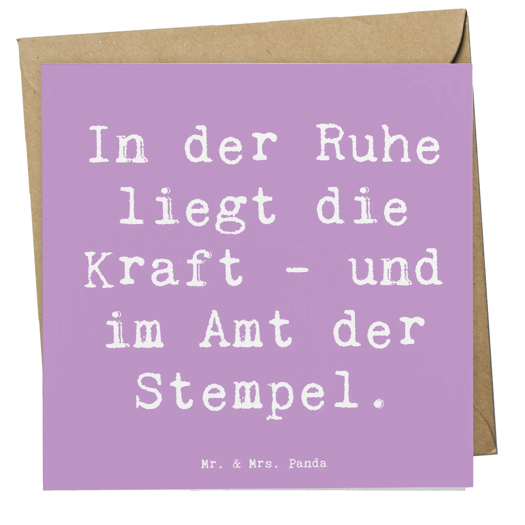 Deluxe Card Saying In der Ruhe liegt die Kraft - und im Amt der Stempel. Hochwertige Grußkarte, Hochzeitskarte, Klappkarte, Geburtstagskarte, Hochwertige Klappkarte, Grußkarte, Glückwunschkarte, Karte, Einladungskarte, Beruf, Ausbildung, Jubiläum, Abschied, Rente, Kollege, Kollegin, Geschenk, Schenken, Arbeitskollege, Mitarbeiter, Firma, Danke, Dankeschön