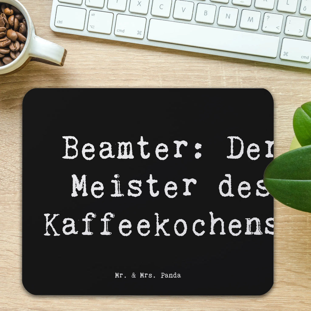 Mouse mat Saying Beamter: Der Meister des Kaffeekochens. Computer zubehör, Einzigartiges Mauspad, Mousepad, Büroausstattung, Mauspad, Mausunterlage, PC Zubehör, Mauspad Büro, Designer Mauspad, Arbeitszimmer, Beruf, Ausbildung, Jubiläum, Abschied, Rente, Kollege, Kollegin, Geschenk, Schenken, Arbeitskollege, Mitarbeiter, Firma, Danke, Dankeschön