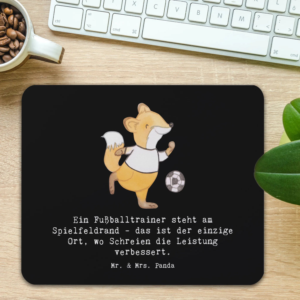 Mouse mat Ein Fußballtrainer steht am Spielfeldrand - das ist der einzige Ort, wo Schreien die Leistung verbessert. Mausunterlage, PC Zubehör, Büroausstattung, Arbeitszimmer, Einzigartiges Mauspad, Designer Mauspad, Mousepad, Mauspad Büro, Mauspad, Computer zubehör, Beruf, Ausbildung, Jubiläum, Abschied, Rente, Kollege, Kollegin, Geschenk, Schenken, Arbeitskollege, Mitarbeiter, Firma, Danke, Dankeschön