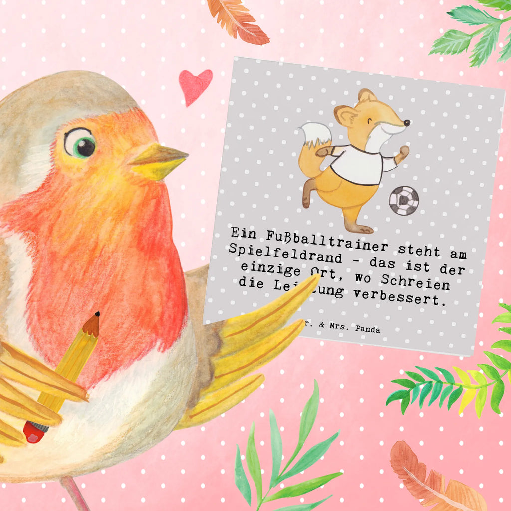 Deluxe Card Ein Fußballtrainer steht am Spielfeldrand - das ist der einzige Ort, wo Schreien die Leistung verbessert. Glückwunschkarte, Einladungskarte, Karte, Geburtstagskarte, Hochwertige Grußkarte, Grußkarte, Hochwertige Klappkarte, Klappkarte, Hochzeitskarte, Beruf, Ausbildung, Jubiläum, Abschied, Rente, Kollege, Kollegin, Geschenk, Schenken, Arbeitskollege, Mitarbeiter, Firma, Danke, Dankeschön