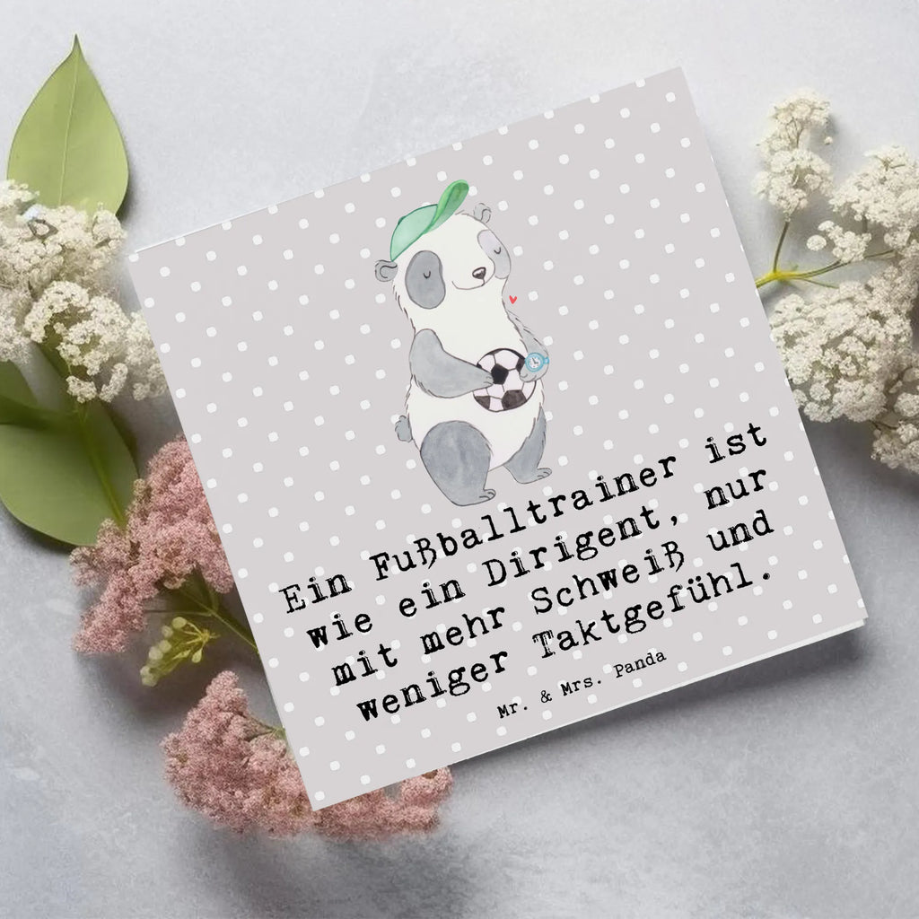 Deluxe Card Ein Fußballtrainer ist wie ein Dirigent, nur mit mehr Schweiß und weniger Taktgefühl. Einladungskarte, Karte, Hochwertige Grußkarte, Hochzeitskarte, Glückwunschkarte, Klappkarte, Hochwertige Klappkarte, Geburtstagskarte, Grußkarte, Beruf, Ausbildung, Jubiläum, Abschied, Rente, Kollege, Kollegin, Geschenk, Schenken, Arbeitskollege, Mitarbeiter, Firma, Danke, Dankeschön