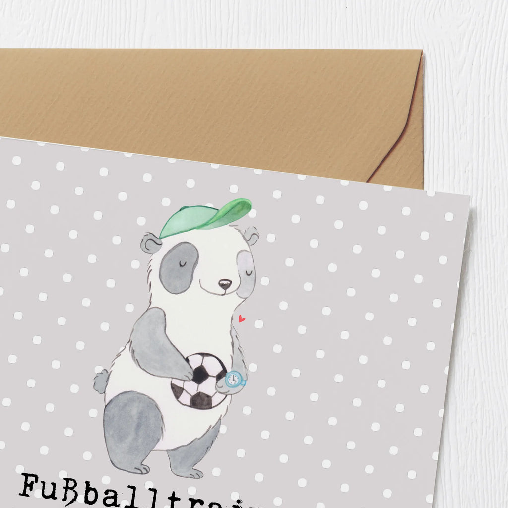 Deluxe Card Ein Fußballtrainer ist wie ein Dirigent, nur mit mehr Schweiß und weniger Taktgefühl. Einladungskarte, Karte, Hochwertige Grußkarte, Hochzeitskarte, Glückwunschkarte, Klappkarte, Hochwertige Klappkarte, Geburtstagskarte, Grußkarte, Beruf, Ausbildung, Jubiläum, Abschied, Rente, Kollege, Kollegin, Geschenk, Schenken, Arbeitskollege, Mitarbeiter, Firma, Danke, Dankeschön