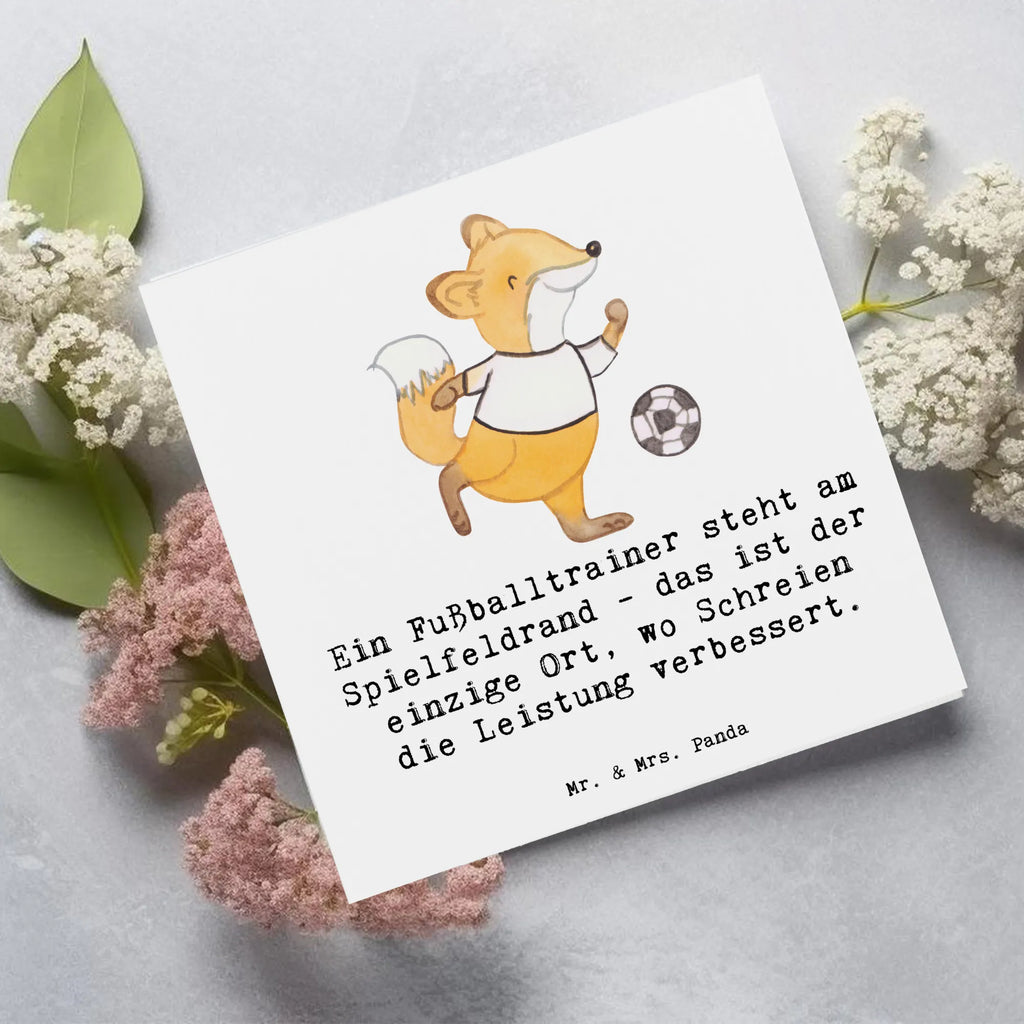 Deluxe Card Ein Fußballtrainer steht am Spielfeldrand - das ist der einzige Ort, wo Schreien die Leistung verbessert. Glückwunschkarte, Einladungskarte, Karte, Geburtstagskarte, Hochwertige Grußkarte, Grußkarte, Hochwertige Klappkarte, Klappkarte, Hochzeitskarte, Beruf, Ausbildung, Jubiläum, Abschied, Rente, Kollege, Kollegin, Geschenk, Schenken, Arbeitskollege, Mitarbeiter, Firma, Danke, Dankeschön