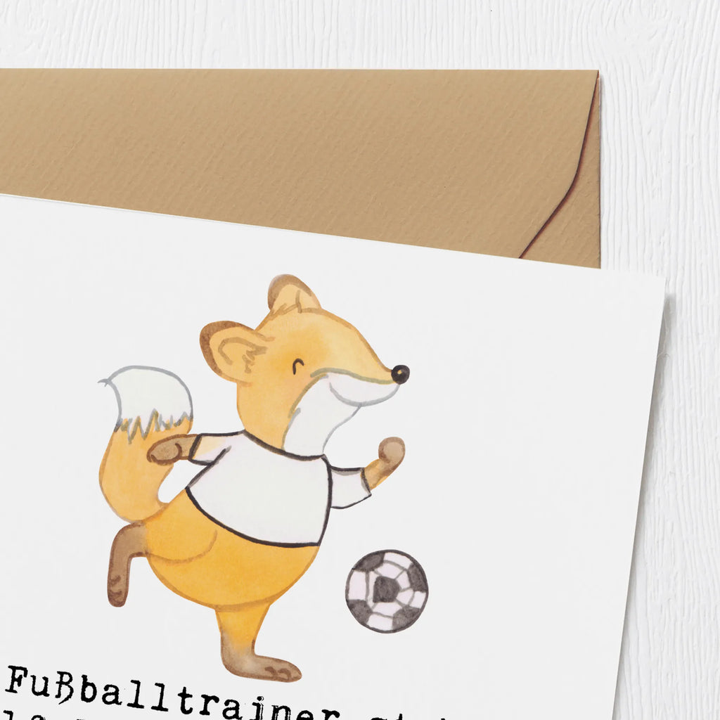 Deluxe Card Ein Fußballtrainer steht am Spielfeldrand - das ist der einzige Ort, wo Schreien die Leistung verbessert. Glückwunschkarte, Einladungskarte, Karte, Geburtstagskarte, Hochwertige Grußkarte, Grußkarte, Hochwertige Klappkarte, Klappkarte, Hochzeitskarte, Beruf, Ausbildung, Jubiläum, Abschied, Rente, Kollege, Kollegin, Geschenk, Schenken, Arbeitskollege, Mitarbeiter, Firma, Danke, Dankeschön