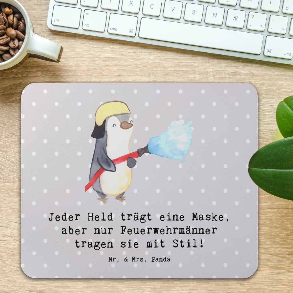Mouse mat Jeder Held trägt eine Maske, aber nur Feuerwehrmänner tragen sie mit Stil! Mousepad, Mauspad, Einzigartiges Mauspad, Mauspad Büro, Arbeitszimmer, Computer zubehör, Mausunterlage, Designer Mauspad, Büroausstattung, PC Zubehör, Beruf, Ausbildung, Jubiläum, Abschied, Rente, Kollege, Kollegin, Geschenk, Schenken, Arbeitskollege, Mitarbeiter, Firma, Danke, Dankeschön