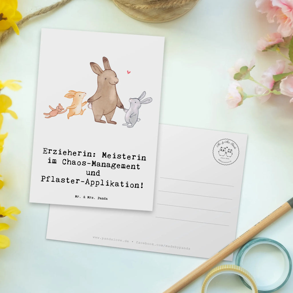 Postcard Erzieherin: Meisterin im Chaos-Management und Pflaster-Applikation! Geschenkkarte, Karte, Einladungskarte, Ansichtskarten, Grußkarte, Postkarte, Einladungskarten Geburtstag, Dankeskarte, Einladung Geburtstag, Geburtstagskarte, Einladung, Ansichtskarte, Beruf, Ausbildung, Jubiläum, Abschied, Rente, Kollege, Kollegin, Geschenk, Schenken, Arbeitskollege, Mitarbeiter, Firma, Danke, Dankeschön