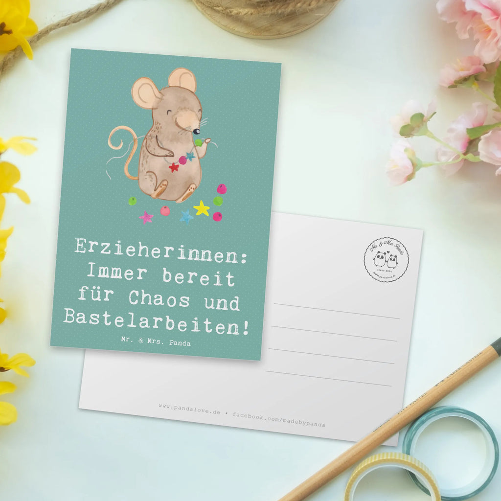 Postcard Erzieherinnen: Immer bereit für Chaos und Bastelarbeiten! Ansichtskarten, Karte, Dankeskarte, Geburtstagskarte, Ansichtskarte, Grußkarte, Einladung, Einladung Geburtstag, Einladungskarten Geburtstag, Geschenkkarte, Einladungskarte, Postkarte, Beruf, Ausbildung, Jubiläum, Abschied, Rente, Kollege, Kollegin, Geschenk, Schenken, Arbeitskollege, Mitarbeiter, Firma, Danke, Dankeschön