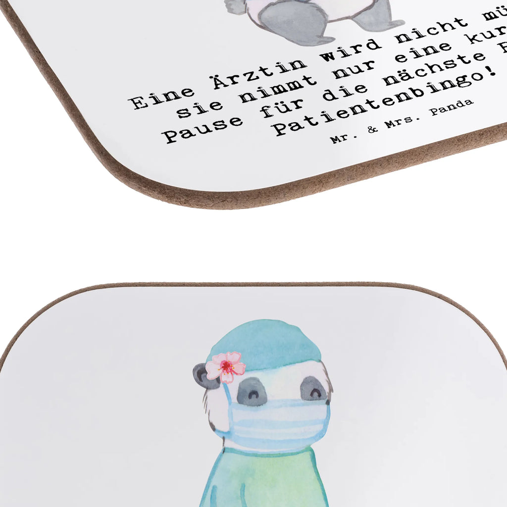 Square coaster Eine Ärztin wird nicht müde, sie nimmt nur eine kurze Pause für die nächste Runde Patientenbingo! Korkuntersetzer, Untersetzer Design, Untersetzer Gläser, Tassen Untersetzer, Untersetzer, Untersetzer aus Holz, Getränkeuntersetzer, Untersetzer für Gläser, Glasuntersetzer, Untersetzer Holz, Holzuntersetzer, Bierdeckel, Beruf, Ausbildung, Jubiläum, Abschied, Rente, Kollege, Kollegin, Geschenk, Schenken, Arbeitskollege, Mitarbeiter, Firma, Danke, Dankeschön