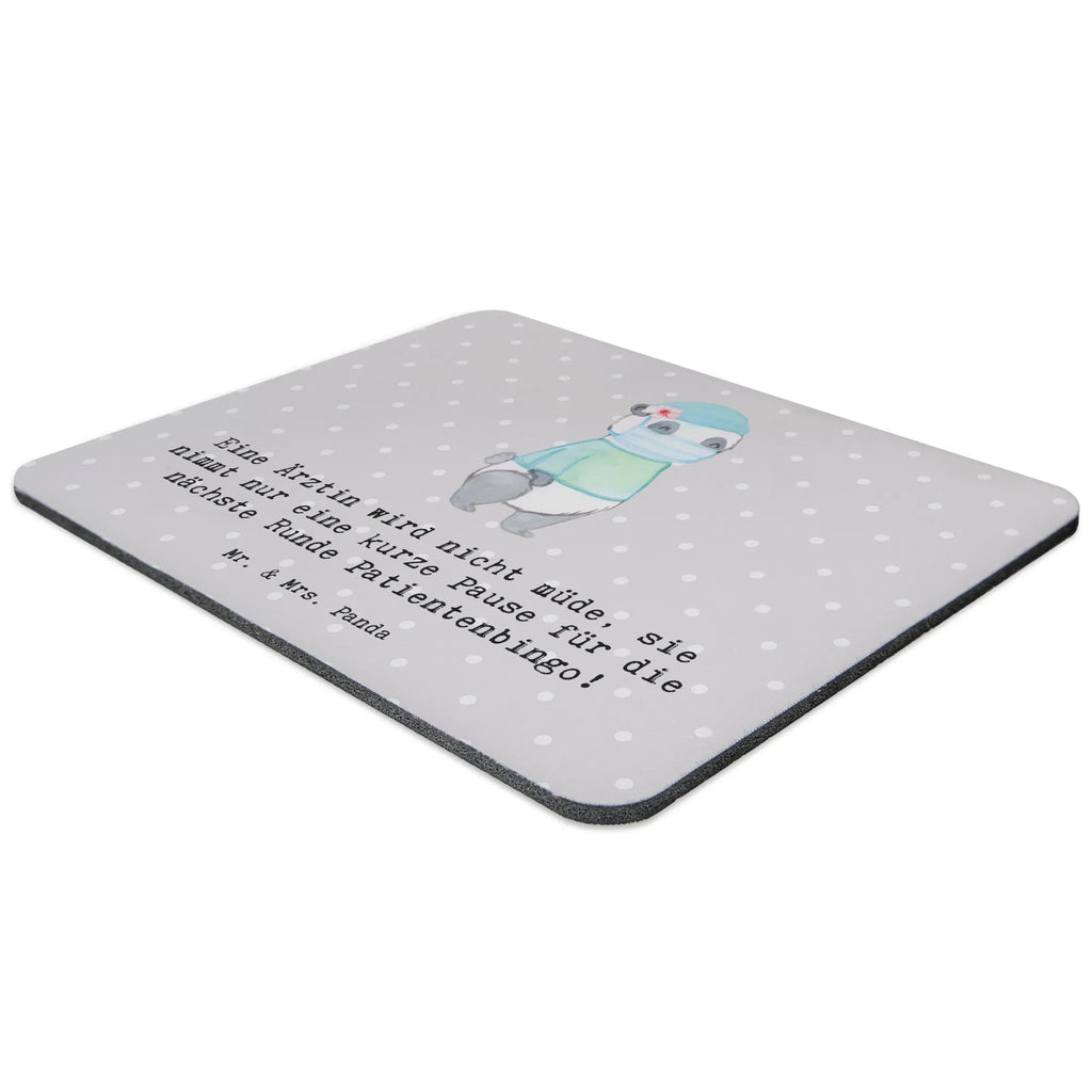 Mouse mat Eine Ärztin wird nicht müde, sie nimmt nur eine kurze Pause für die nächste Runde Patientenbingo! Mausunterlage, Mousepad, Designer Mauspad, Büroausstattung, PC Zubehör, Arbeitszimmer, Mauspad Büro, Einzigartiges Mauspad, Computer zubehör, Mauspad, Beruf, Ausbildung, Jubiläum, Abschied, Rente, Kollege, Kollegin, Geschenk, Schenken, Arbeitskollege, Mitarbeiter, Firma, Danke, Dankeschön