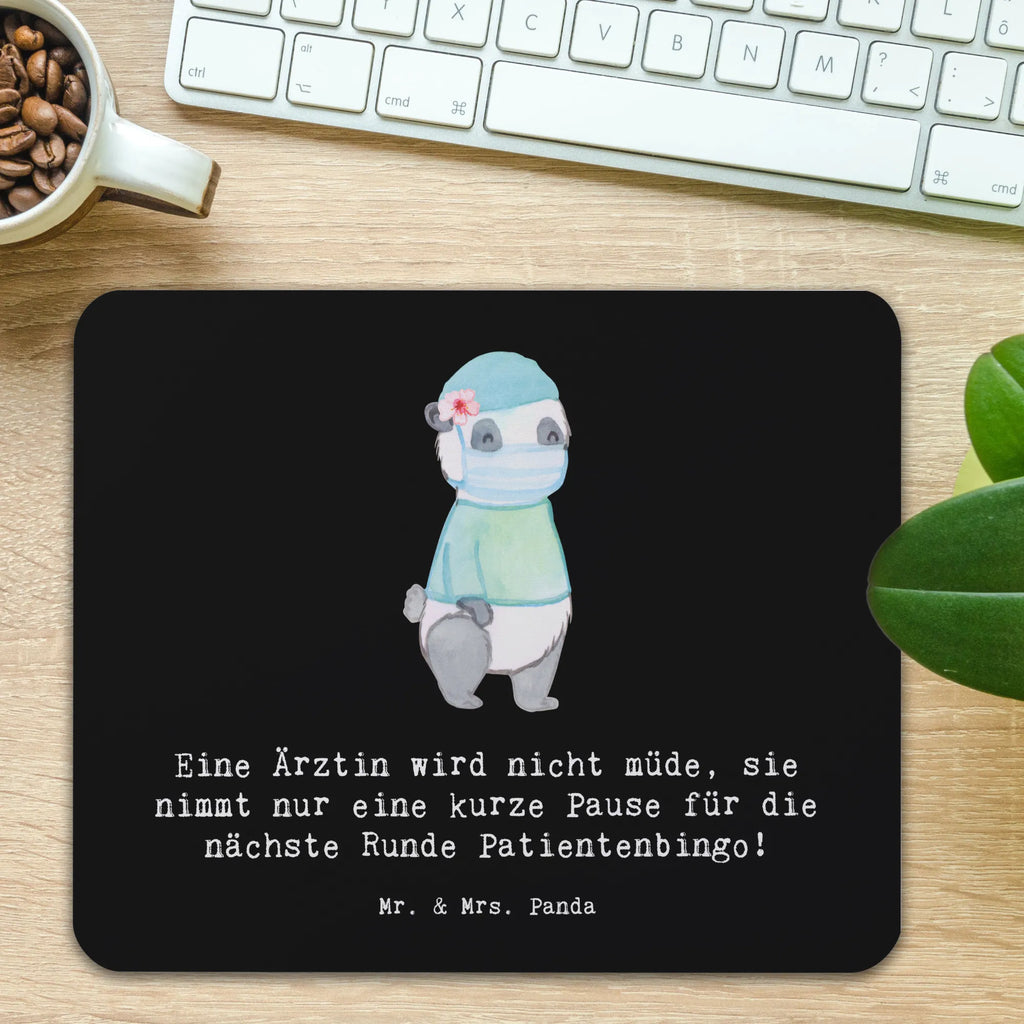 Mouse mat Eine Ärztin wird nicht müde, sie nimmt nur eine kurze Pause für die nächste Runde Patientenbingo! Mausunterlage, Mousepad, Designer Mauspad, Büroausstattung, PC Zubehör, Arbeitszimmer, Mauspad Büro, Einzigartiges Mauspad, Computer zubehör, Mauspad, Beruf, Ausbildung, Jubiläum, Abschied, Rente, Kollege, Kollegin, Geschenk, Schenken, Arbeitskollege, Mitarbeiter, Firma, Danke, Dankeschön