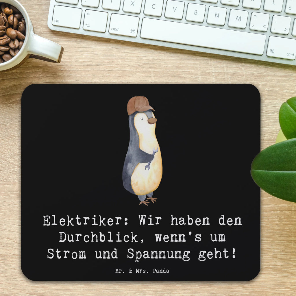 Mouse mat Elektriker: Wir haben den Durchblick, wenn's um Strom und Spannung geht! PC Zubehör, Mausunterlage, Büroausstattung, Mauspad Büro, Designer Mauspad, Computer zubehör, Mousepad, Einzigartiges Mauspad, Mauspad, Arbeitszimmer, Beruf, Ausbildung, Jubiläum, Abschied, Rente, Kollege, Kollegin, Geschenk, Schenken, Arbeitskollege, Mitarbeiter, Firma, Danke, Dankeschön