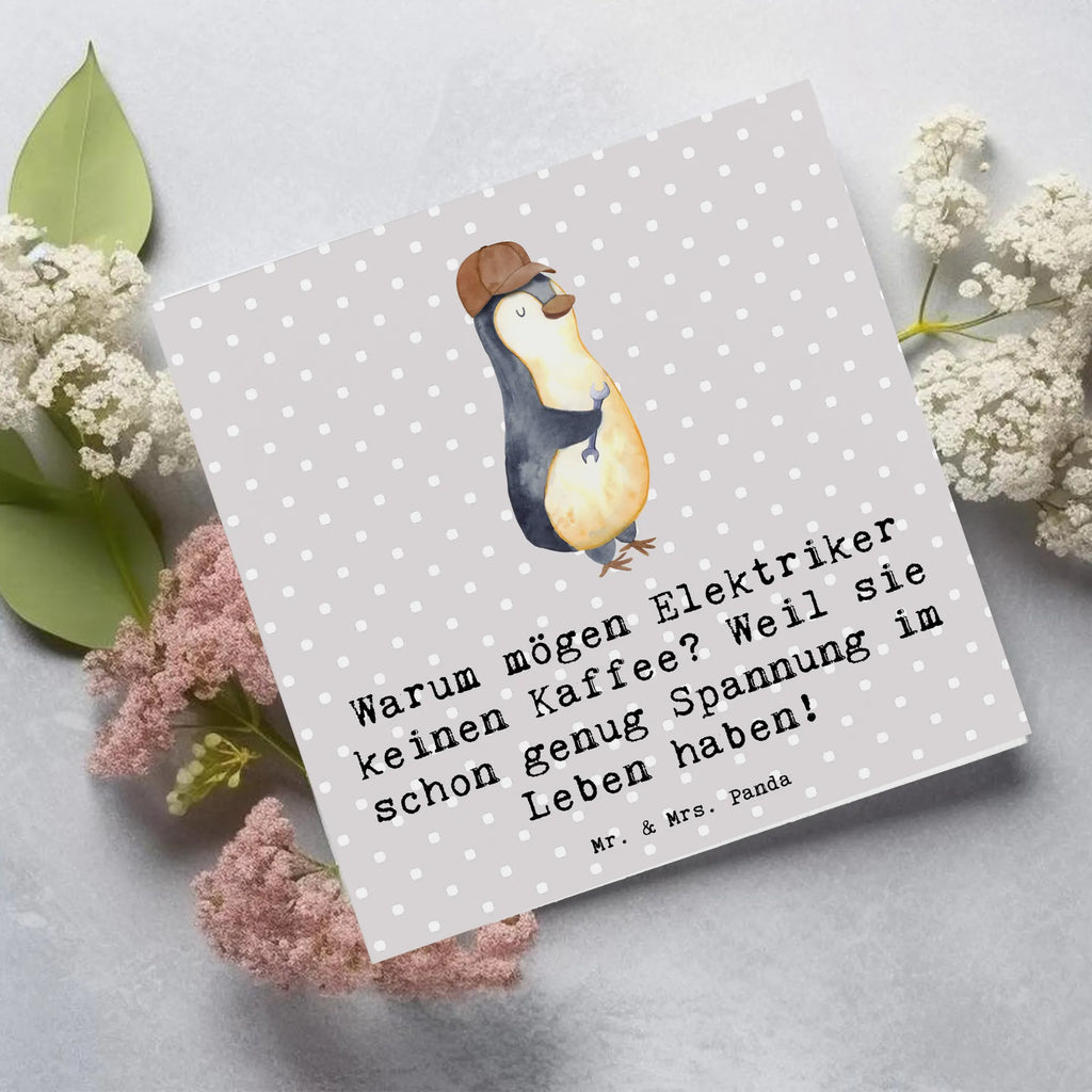 Deluxe Card Warum mögen Elektriker keinen Kaffee? Weil sie schon genug Spannung im Leben haben! Hochwertige Klappkarte, Geburtstagskarte, Hochwertige Grußkarte, Karte, Klappkarte, Hochzeitskarte, Einladungskarte, Grußkarte, Glückwunschkarte, Beruf, Ausbildung, Jubiläum, Abschied, Rente, Kollege, Kollegin, Geschenk, Schenken, Arbeitskollege, Mitarbeiter, Firma, Danke, Dankeschön