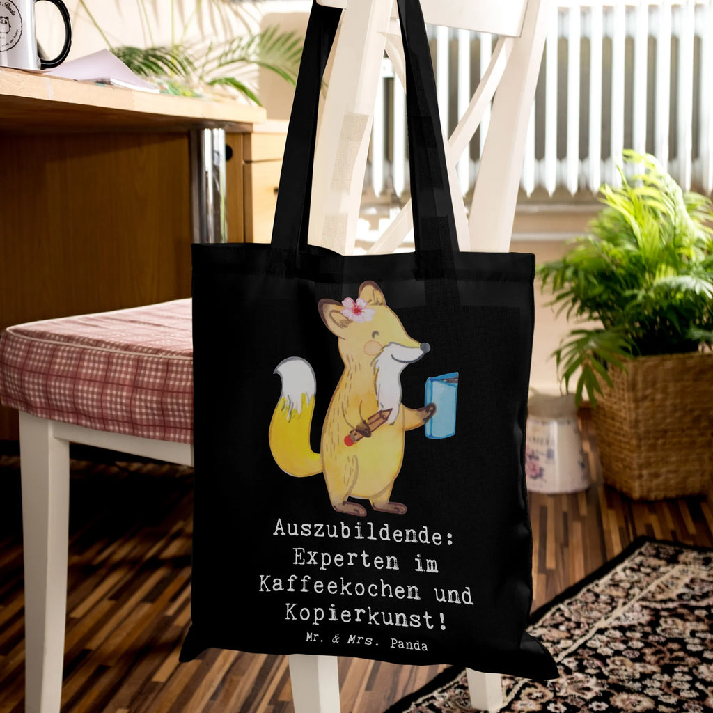 Tote bag Auszubildende: Experten im Kaffeekochen und Kopierkunst! Jutebeutel, Badetasche, Umhängetasche, Stofftasche, Strandtasche, Einkaufstüte, Tasche, Beutel, Tragetasche, Stoffbeutel, Einkaufstasche, Shopper, Beuteltasche, Laptoptasche, Jutetasche, Schultertasche, Beruf, Ausbildung, Jubiläum, Abschied, Rente, Kollege, Kollegin, Geschenk, Schenken, Arbeitskollege, Mitarbeiter, Firma, Danke, Dankeschön
