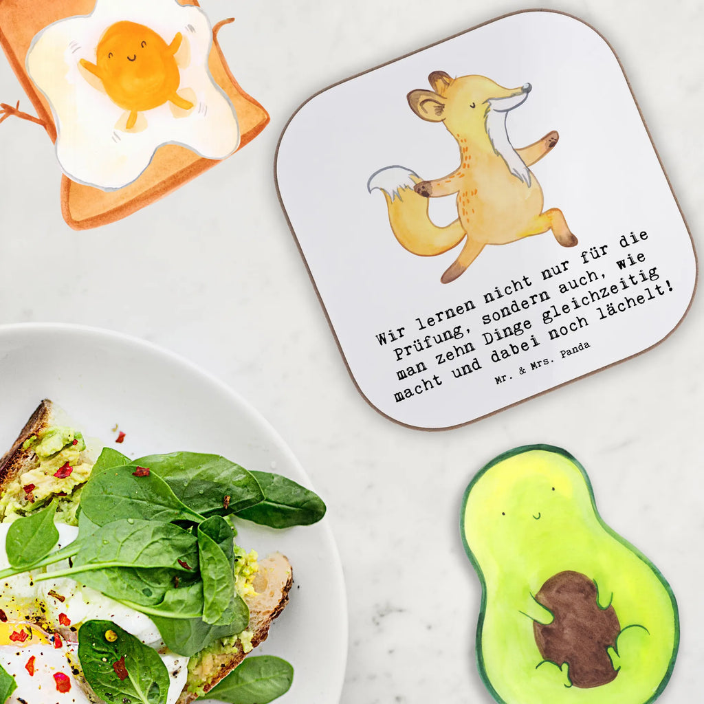 Square coaster Wir lernen nicht nur für die Prüfung, sondern auch, wie man zehn Dinge gleichzeitig macht und dabei noch lächelt! Getränkeuntersetzer, Tassen Untersetzer, Untersetzer Gläser, Untersetzer aus Holz, Untersetzer, Bierdeckel, Glasuntersetzer, Holzuntersetzer, Untersetzer Holz, Korkuntersetzer, Untersetzer Design, Untersetzer für Gläser, Beruf, Ausbildung, Jubiläum, Abschied, Rente, Kollege, Kollegin, Geschenk, Schenken, Arbeitskollege, Mitarbeiter, Firma, Danke, Dankeschön