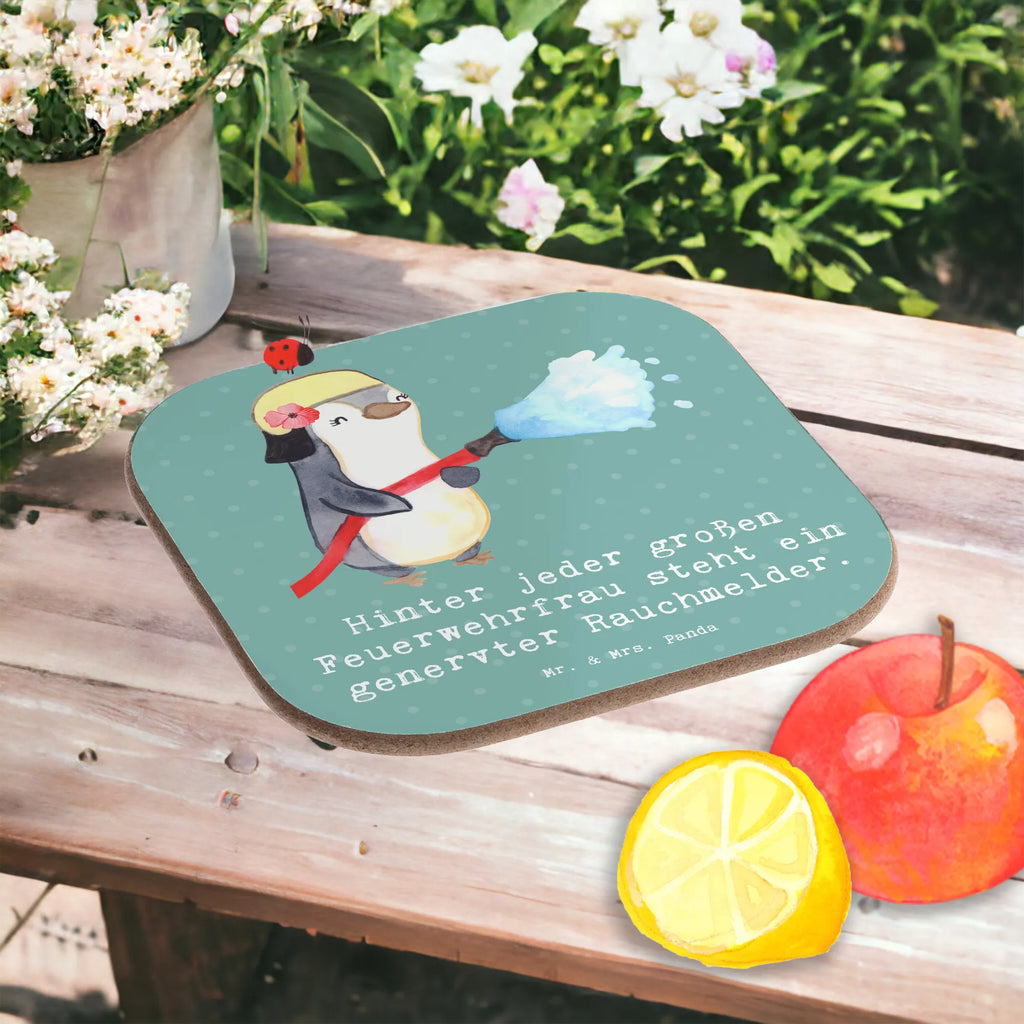 Square coaster Hinter jeder großen Feuerwehrfrau steht ein genervter Rauchmelder. Glasuntersetzer, Untersetzer, Korkuntersetzer, Untersetzer Gläser, Untersetzer für Gläser, Getränkeuntersetzer, Tassen Untersetzer, Holzuntersetzer, Bierdeckel, Untersetzer aus Holz, Untersetzer Holz, Untersetzer Design, Beruf, Ausbildung, Jubiläum, Abschied, Rente, Kollege, Kollegin, Geschenk, Schenken, Arbeitskollege, Mitarbeiter, Firma, Danke, Dankeschön