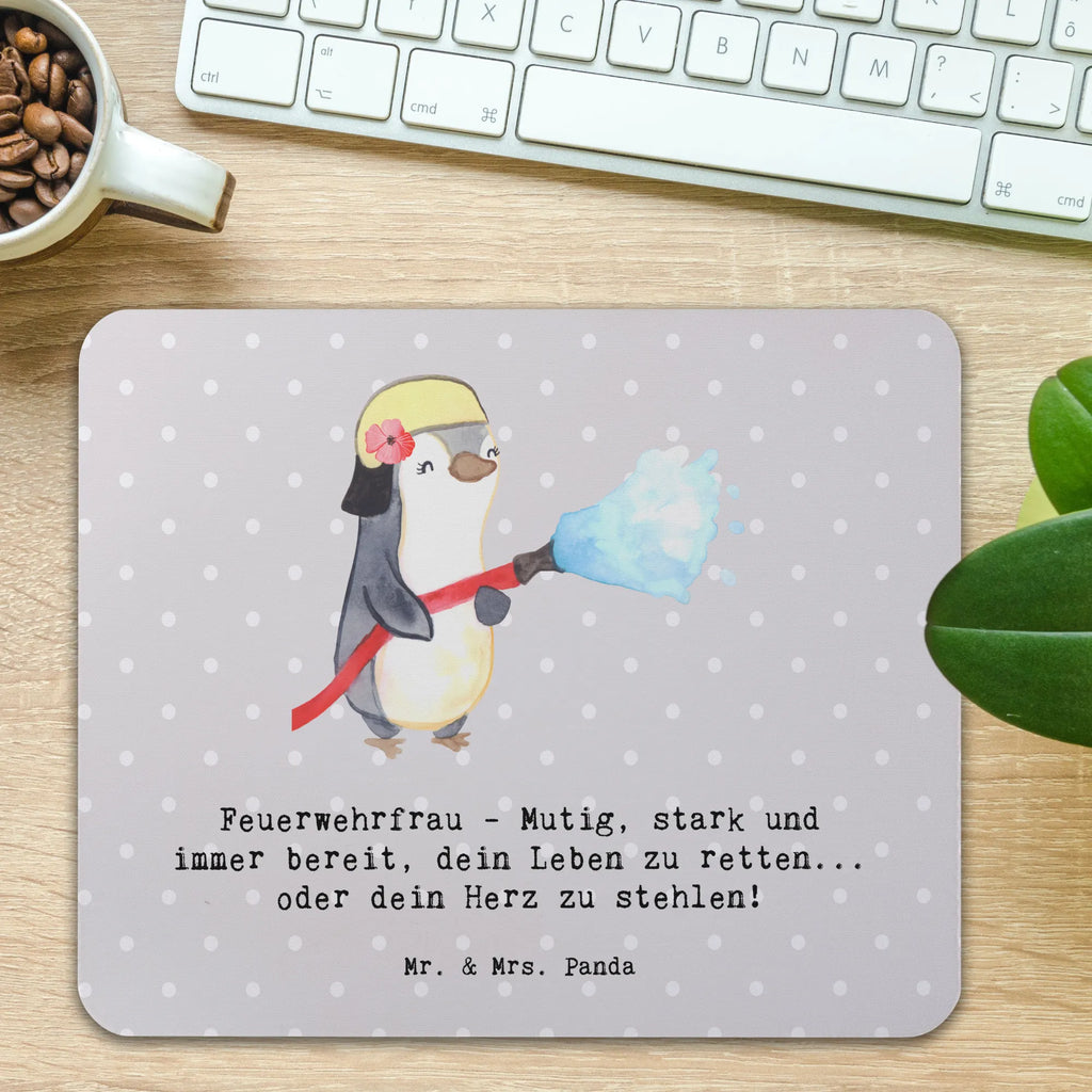 Mouse mat Feuerwehrfrau - Mutig, stark und immer bereit, dein Leben zu retten... oder dein Herz zu stehlen! Designer Mauspad, Mauspad, Einzigartiges Mauspad, PC Zubehör, Büroausstattung, Mousepad, Arbeitszimmer, Computer zubehör, Mausunterlage, Mauspad Büro, Beruf, Ausbildung, Jubiläum, Abschied, Rente, Kollege, Kollegin, Geschenk, Schenken, Arbeitskollege, Mitarbeiter, Firma, Danke, Dankeschön
