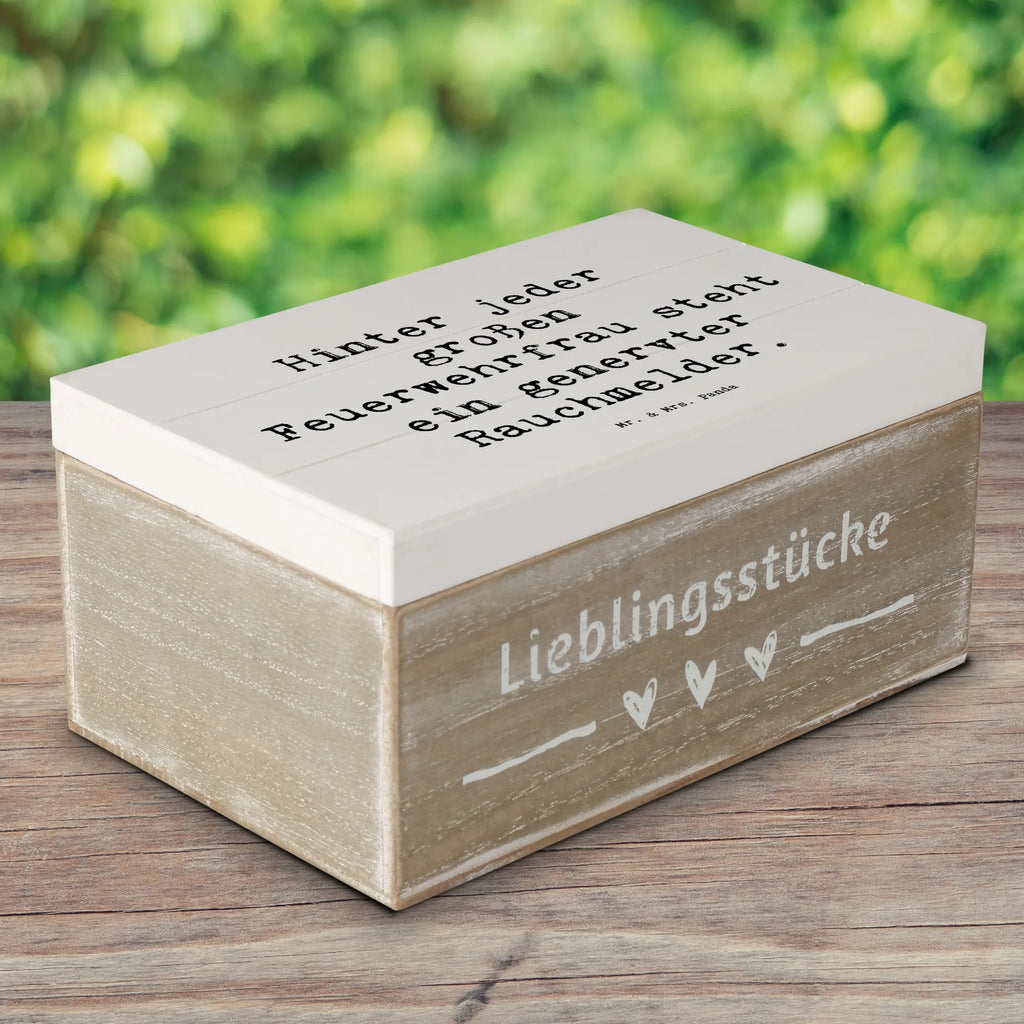 Holzkiste Spruch Feuerwehrfrau Humor Geschenkdose, Truhe, Erinnerungsbox, XXL, Aufbewahrungsbox, Dekokiste, Schatulle, Schatzkiste, Geschenkbox, Kiste, Holzkiste, Erinnerungskiste, Beruf, Ausbildung, Jubiläum, Abschied, Rente, Kollege, Kollegin, Geschenk, Schenken, Arbeitskollege, Mitarbeiter, Firma, Danke, Dankeschön