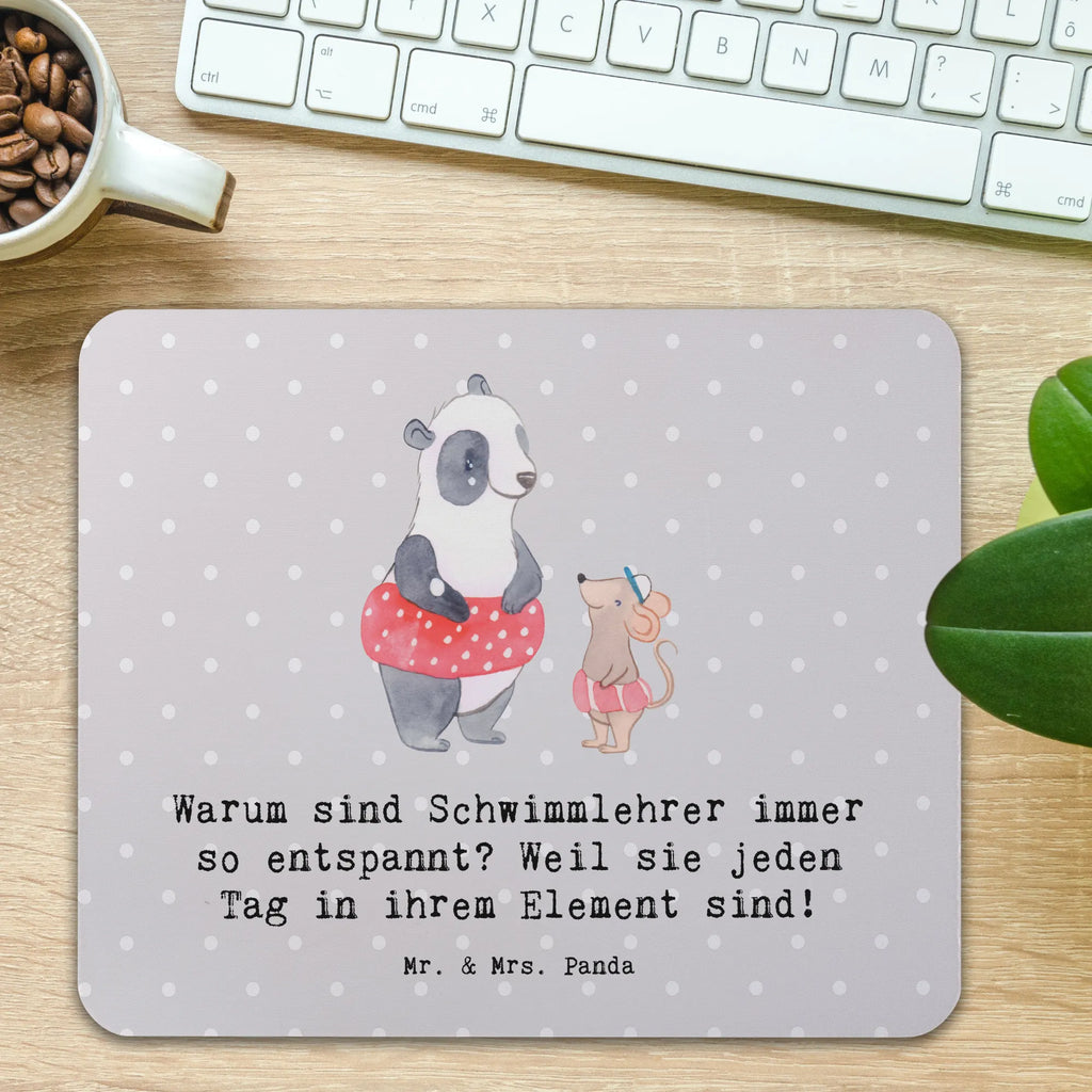 Mauspad Entspannte Schwimmlehrer Büroausstattung, Designer Mauspad, PC Zubehör, Einzigartiges Mauspad, Mauspad, Computer zubehör, Mousepad, Mausunterlage, Mauspad Büro, Arbeitszimmer, Beruf, Ausbildung, Jubiläum, Abschied, Rente, Kollege, Kollegin, Geschenk, Schenken, Arbeitskollege, Mitarbeiter, Firma, Danke, Dankeschön