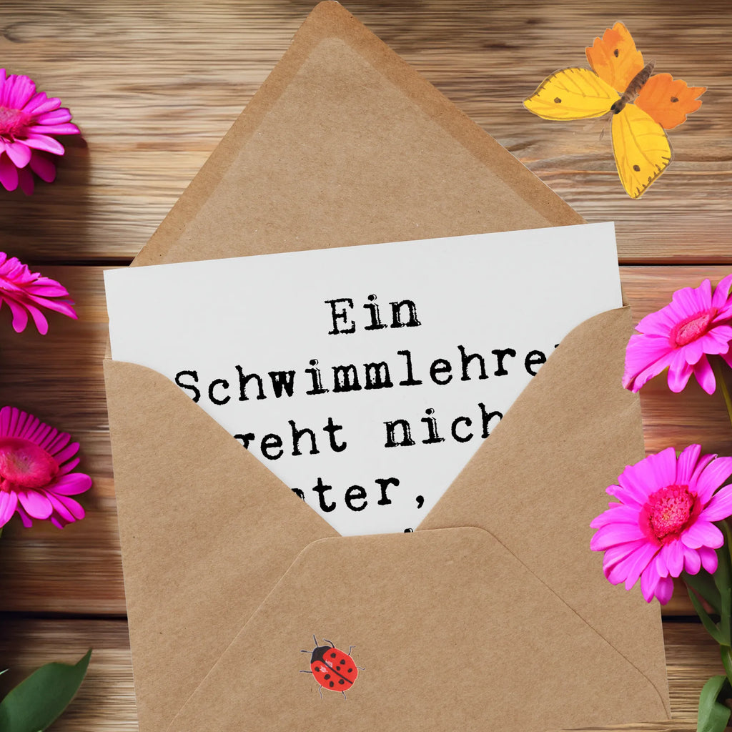 Deluxe Card Saying Ein Schwimmlehrer geht nicht unter, er schwimmt einfach weiter! Glückwunschkarte, Geburtstagskarte, Einladungskarte, Karte, Hochwertige Grußkarte, Hochwertige Klappkarte, Grußkarte, Hochzeitskarte, Klappkarte, Beruf, Ausbildung, Jubiläum, Abschied, Rente, Kollege, Kollegin, Geschenk, Schenken, Arbeitskollege, Mitarbeiter, Firma, Danke, Dankeschön