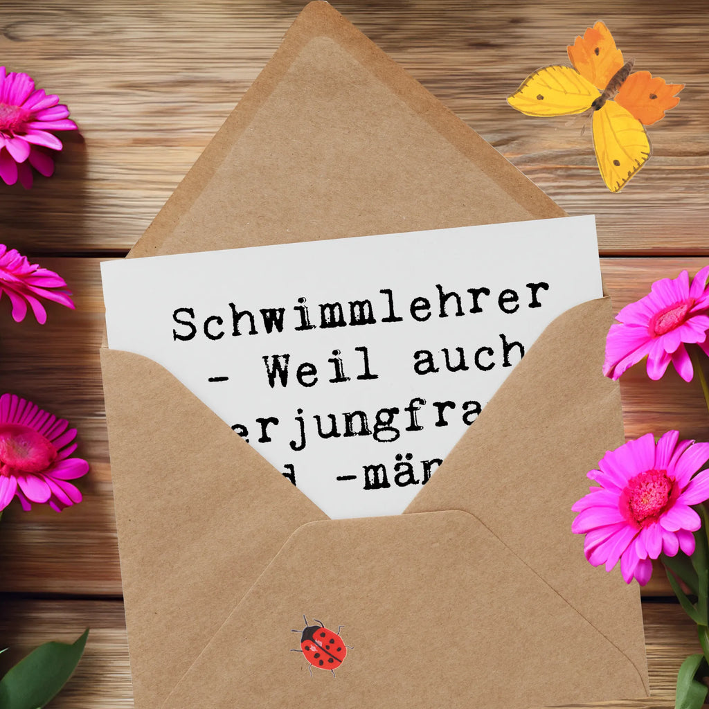 Deluxe Card Saying Schwimmlehrer - Weil auch Meerjungfrauen und -männer irgendwo anfangen müssen! Karte, Hochzeitskarte, Einladungskarte, Grußkarte, Glückwunschkarte, Klappkarte, Geburtstagskarte, Hochwertige Klappkarte, Hochwertige Grußkarte, Beruf, Ausbildung, Jubiläum, Abschied, Rente, Kollege, Kollegin, Geschenk, Schenken, Arbeitskollege, Mitarbeiter, Firma, Danke, Dankeschön