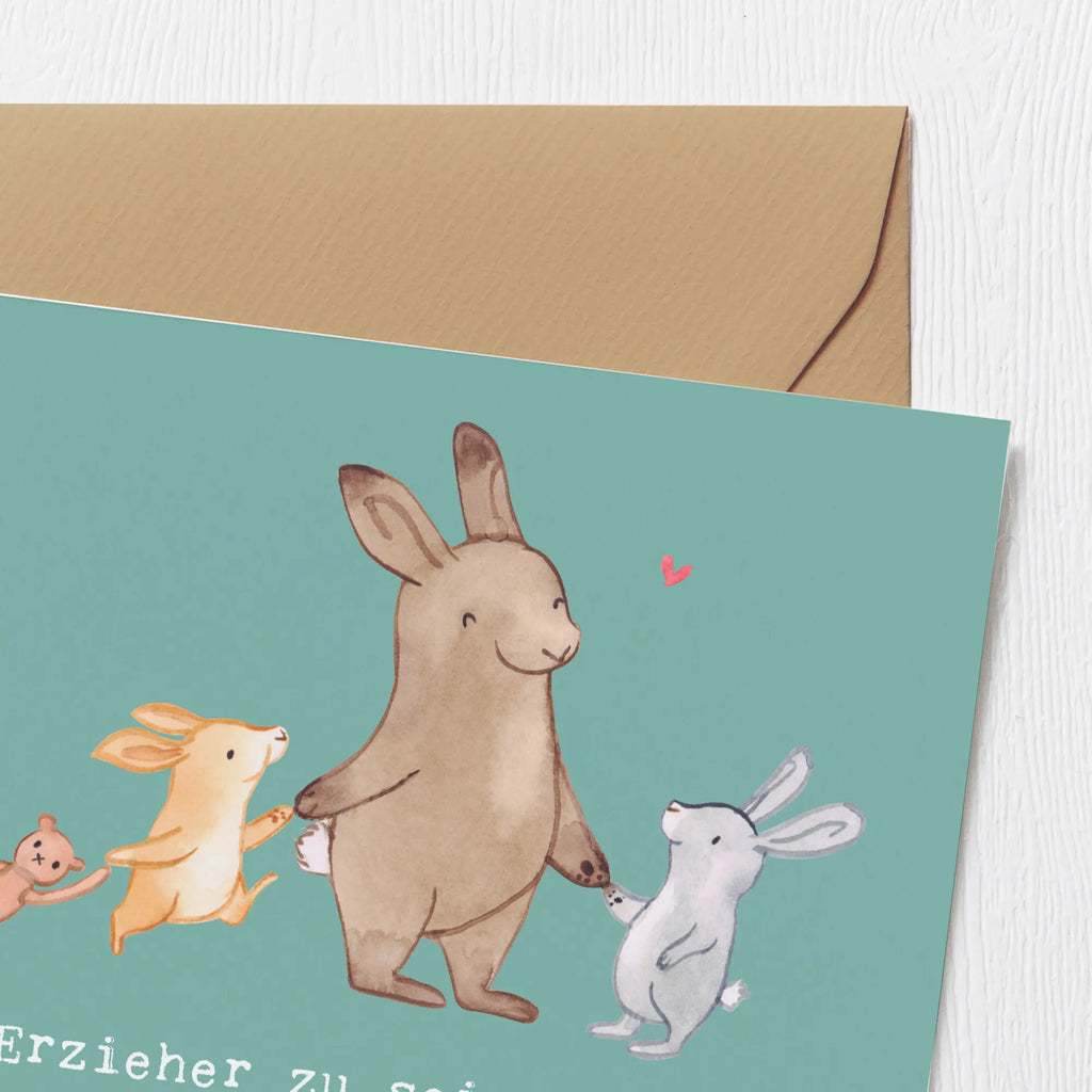 Deluxe Card Ein Erzieher zu sein bedeutet, Experte im Multitasking zu sein: gleichzeitig Kaffee trinken, Beruhigen, Aufräumen und Lächeln! Geburtstagskarte, Grußkarte, Karte, Klappkarte, Einladungskarte, Hochzeitskarte, Glückwunschkarte, Hochwertige Grußkarte, Hochwertige Klappkarte, Beruf, Ausbildung, Jubiläum, Abschied, Rente, Kollege, Kollegin, Geschenk, Schenken, Arbeitskollege, Mitarbeiter, Firma, Danke, Dankeschön