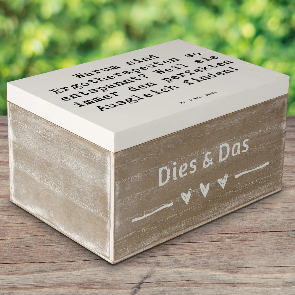 Wooden chest Saying Warum sind Ergotherapeuten so entspannt? Weil sie immer den perfekten Ausgleich finden! Schatulle, Erinnerungsbox, Geschenkdose, Geschenkbox, Aufbewahrungsbox, Dekokiste, Erinnerungskiste, Holzkiste, XXL, Truhe, Kiste, Schatzkiste, Beruf, Ausbildung, Jubiläum, Abschied, Rente, Kollege, Kollegin, Geschenk, Schenken, Arbeitskollege, Mitarbeiter, Firma, Danke, Dankeschön