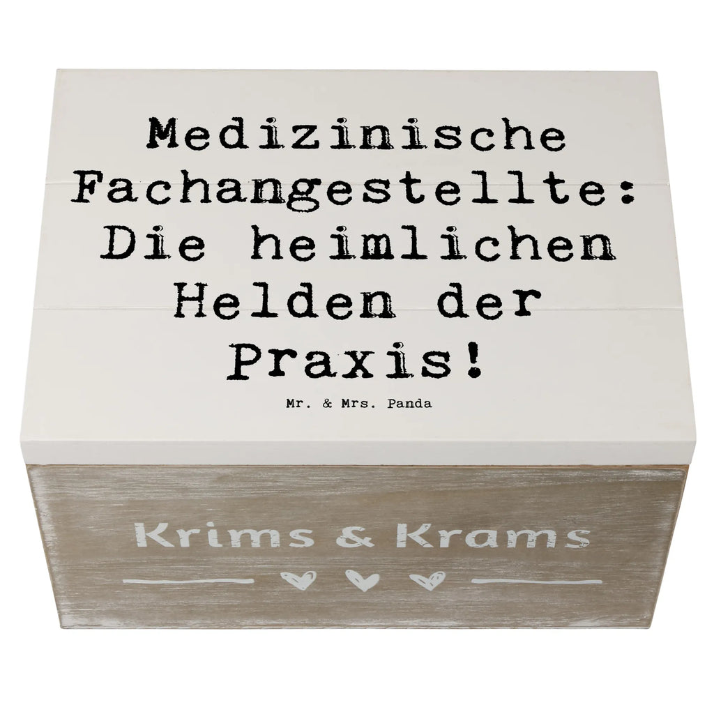 Holzkiste Spruch Medizinische Fachangestellte Helden Aufbewahrungsbox, Truhe, XXL, Geschenkbox, Holzkiste, Erinnerungsbox, Geschenkdose, Schatulle, Erinnerungskiste, Schatzkiste, Kiste, Dekokiste, Beruf, Ausbildung, Jubiläum, Abschied, Rente, Kollege, Kollegin, Geschenk, Schenken, Arbeitskollege, Mitarbeiter, Firma, Danke, Dankeschön