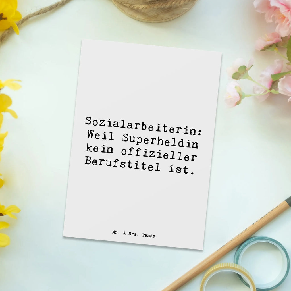 Postcard Saying Sozialarbeiterin: Weil Superheldin kein offizieller Berufstitel ist. Einladung Geburtstag, Ansichtskarten, Einladungskarte, Einladung, Ansichtskarte, Karte, Postkarte, Geschenkkarte, Grußkarte, Einladungskarten Geburtstag, Dankeskarte, Geburtstagskarte, Beruf, Ausbildung, Jubiläum, Abschied, Rente, Kollege, Kollegin, Geschenk, Schenken, Arbeitskollege, Mitarbeiter, Firma, Danke, Dankeschön