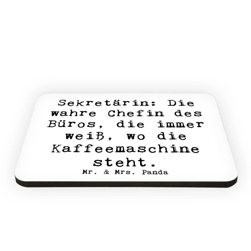 Magnet Spruch Sekretärin: Die wahre Chefin des Büros, die immer weiß, wo die Kaffeemaschine steht. Whiteboard Magnet, Souvenir Magnet, Kühlschrank Dekoration, Notiz Magnet, Kühlschrankmagnet, Motivmagnete, Dekomagnet, Pinnwandmagnet, Beruf, Ausbildung, Jubiläum, Abschied, Rente, Kollege, Kollegin, Geschenk, Schenken, Arbeitskollege, Mitarbeiter, Firma, Danke, Dankeschön