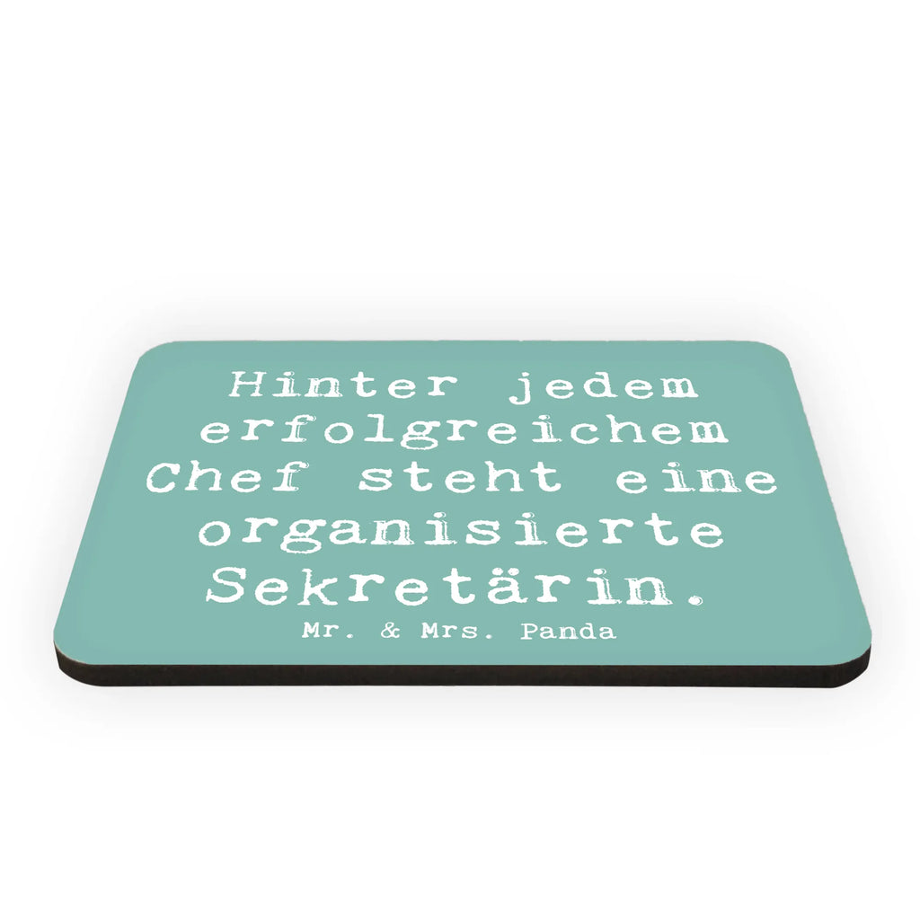 Magnet Spruch Hinter jedem erfolgreichem Chef steht eine organisierte Sekretärin. Pinnwandmagnet, Kühlschrankmagnet, Motivmagnete, Notiz Magnet, Dekomagnet, Kühlschrank Dekoration, Souvenir Magnet, Whiteboard Magnet, Beruf, Ausbildung, Jubiläum, Abschied, Rente, Kollege, Kollegin, Geschenk, Schenken, Arbeitskollege, Mitarbeiter, Firma, Danke, Dankeschön