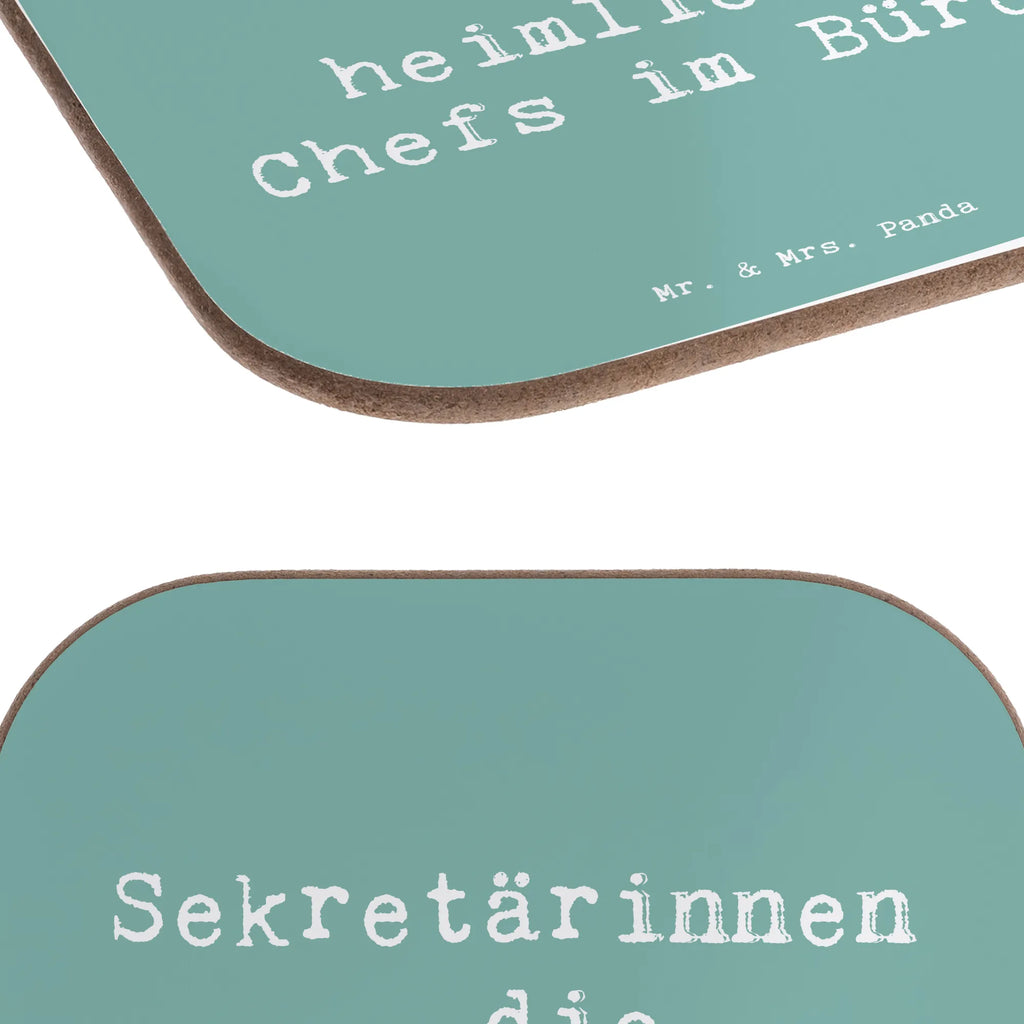 Square coaster Saying Sekretärinnen - die heimlichen Chefs im Büro! Tassen Untersetzer, Untersetzer aus Holz, Untersetzer, Holzuntersetzer, Untersetzer Holz, Getränkeuntersetzer, Bierdeckel, Untersetzer Gläser, Glasuntersetzer, Korkuntersetzer, Untersetzer Design, Untersetzer für Gläser, Beruf, Ausbildung, Jubiläum, Abschied, Rente, Kollege, Kollegin, Geschenk, Schenken, Arbeitskollege, Mitarbeiter, Firma, Danke, Dankeschön