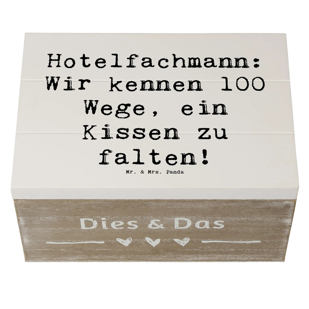 Holzkiste Spruch Hotelfachmann: Wir kennen 100 Wege, ein Kissen zu falten! Erinnerungskiste, XXL, Aufbewahrungsbox, Dekokiste, Truhe, Holzkiste, Schatzkiste, Kiste, Erinnerungsbox, Geschenkbox, Geschenkdose, Schatulle, Beruf, Ausbildung, Jubiläum, Abschied, Rente, Kollege, Kollegin, Geschenk, Schenken, Arbeitskollege, Mitarbeiter, Firma, Danke, Dankeschön