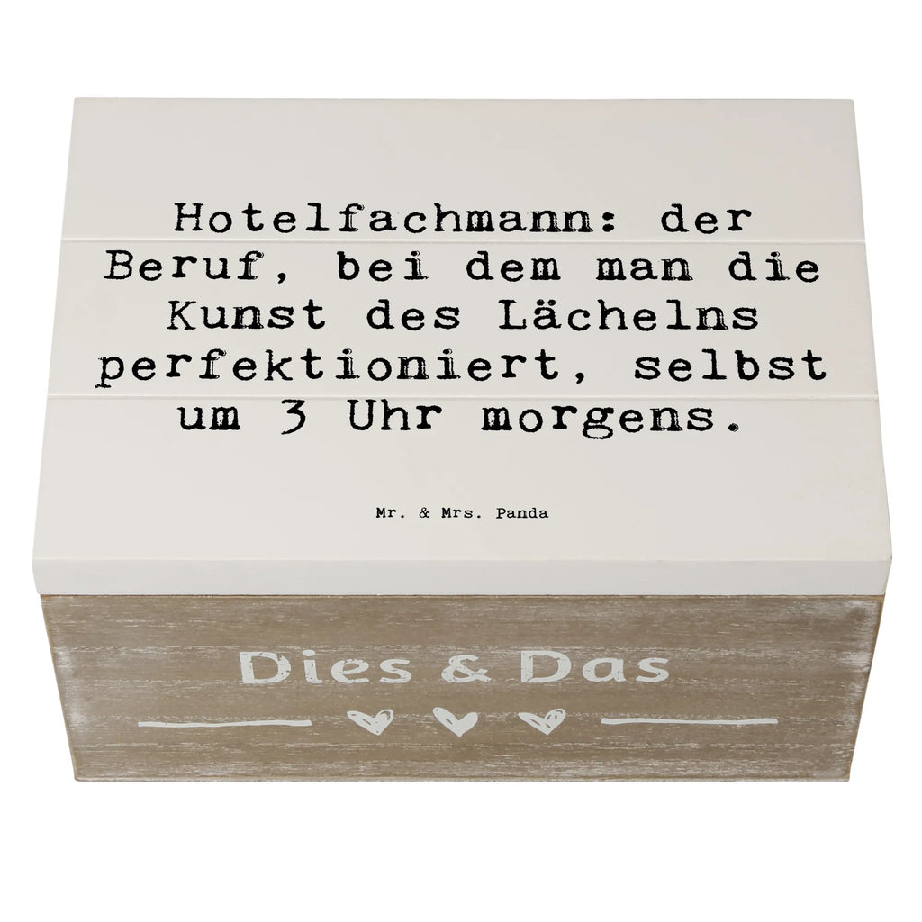 Holzkiste Spruch Hotelfachmann: der Beruf, bei dem man die Kunst des Lächelns perfektioniert, selbst um 3 Uhr morgens. Erinnerungsbox, Schatzkiste, Kiste, Geschenkdose, Truhe, XXL, Erinnerungskiste, Aufbewahrungsbox, Holzkiste, Dekokiste, Geschenkbox, Schatulle, Beruf, Ausbildung, Jubiläum, Abschied, Rente, Kollege, Kollegin, Geschenk, Schenken, Arbeitskollege, Mitarbeiter, Firma, Danke, Dankeschön