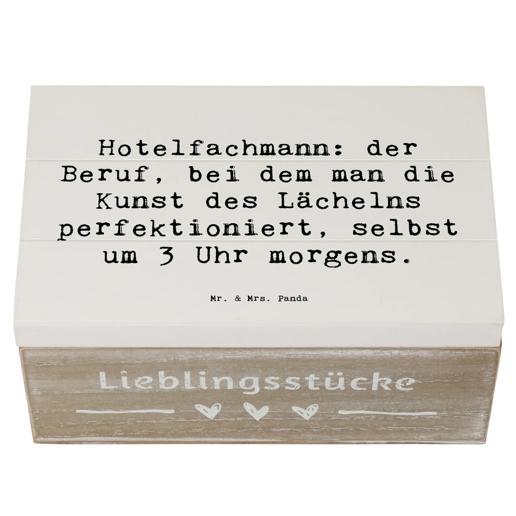Holzkiste Spruch Hotelfachmann: der Beruf, bei dem man die Kunst des Lächelns perfektioniert, selbst um 3 Uhr morgens. Erinnerungsbox, Schatzkiste, Kiste, Geschenkdose, Truhe, XXL, Erinnerungskiste, Aufbewahrungsbox, Holzkiste, Dekokiste, Geschenkbox, Schatulle, Beruf, Ausbildung, Jubiläum, Abschied, Rente, Kollege, Kollegin, Geschenk, Schenken, Arbeitskollege, Mitarbeiter, Firma, Danke, Dankeschön