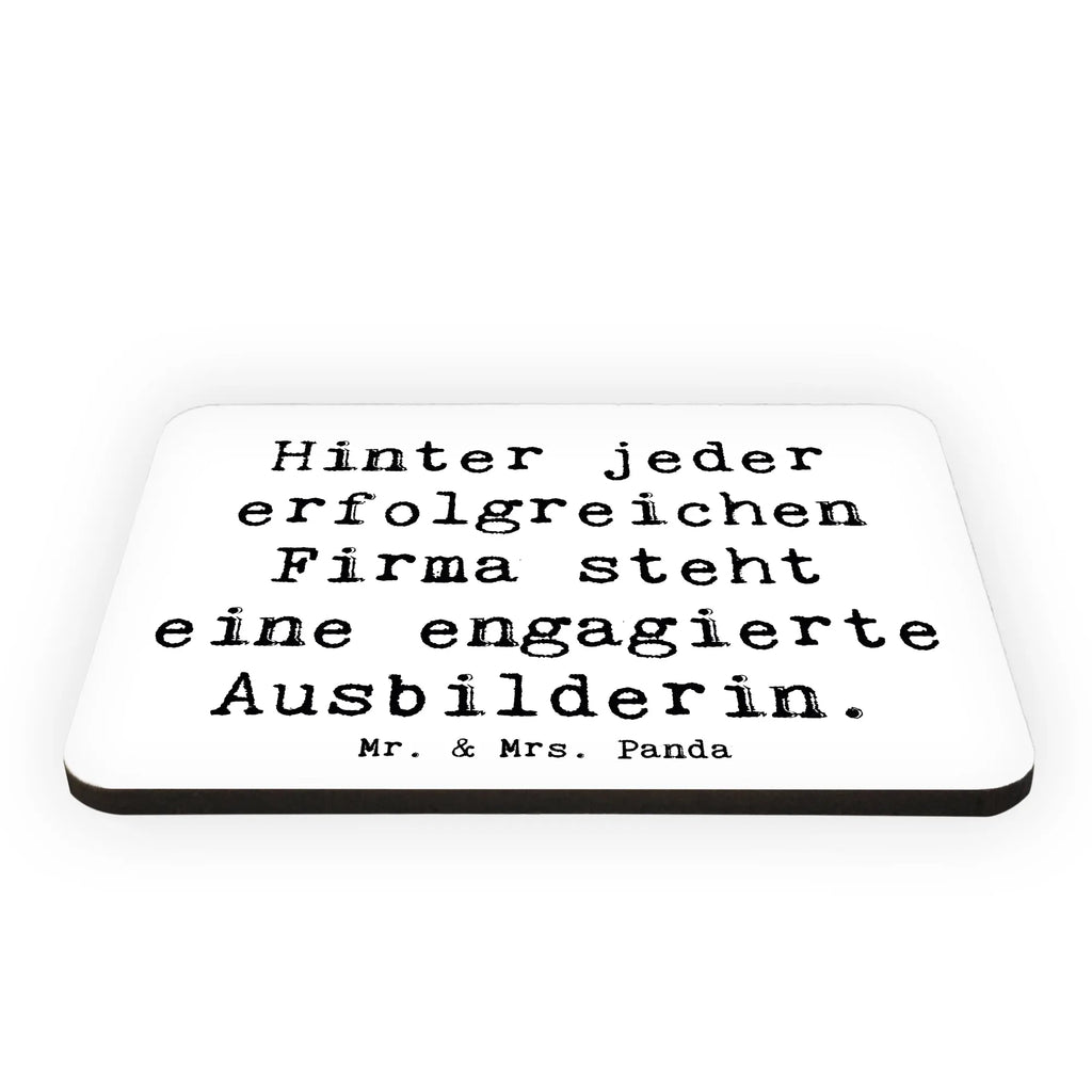 Magnet Spruch Hinter jeder erfolgreichen Firma steht eine engagierte Ausbilderin. Kühlschrankmagnet, Motivmagnete, Dekomagnet, Notiz Magnet, Souvenir Magnet, Kühlschrank Dekoration, Whiteboard Magnet, Pinnwandmagnet, Beruf, Ausbildung, Jubiläum, Abschied, Rente, Kollege, Kollegin, Geschenk, Schenken, Arbeitskollege, Mitarbeiter, Firma, Danke, Dankeschön