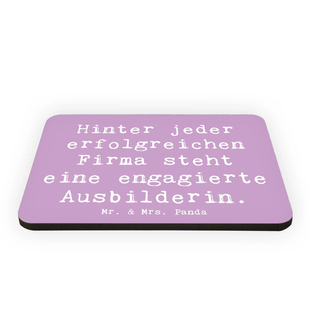 Magnet Spruch Hinter jeder erfolgreichen Firma steht eine engagierte Ausbilderin. Kühlschrankmagnet, Motivmagnete, Dekomagnet, Notiz Magnet, Souvenir Magnet, Kühlschrank Dekoration, Whiteboard Magnet, Pinnwandmagnet, Beruf, Ausbildung, Jubiläum, Abschied, Rente, Kollege, Kollegin, Geschenk, Schenken, Arbeitskollege, Mitarbeiter, Firma, Danke, Dankeschön