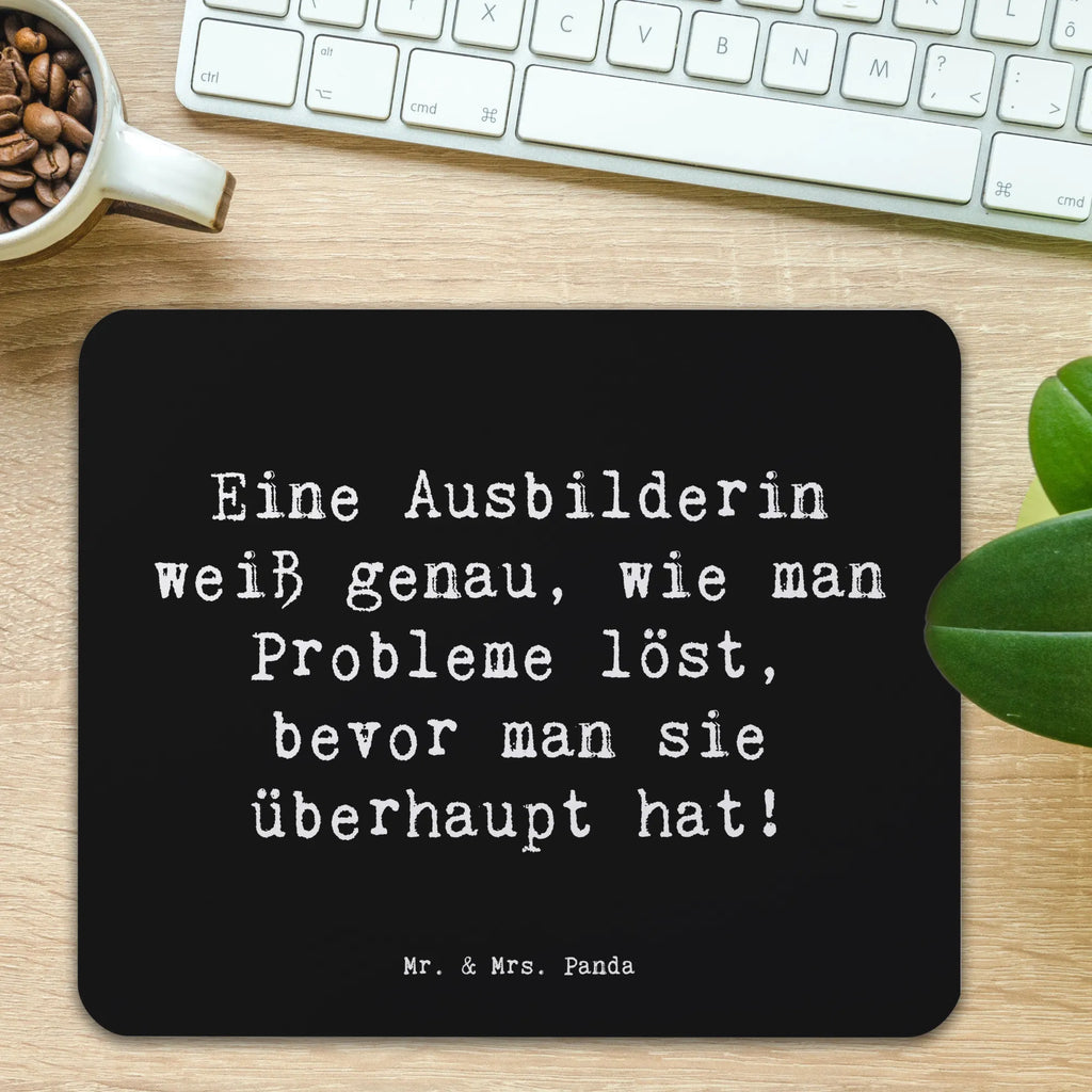 Mouse mat Saying Eine Ausbilderin weiß genau, wie man Probleme löst, bevor man sie überhaupt hat! Arbeitszimmer, Designer Mauspad, Mauspad, Einzigartiges Mauspad, Mousepad, Computer zubehör, Mausunterlage, PC Zubehör, Mauspad Büro, Büroausstattung, Beruf, Ausbildung, Jubiläum, Abschied, Rente, Kollege, Kollegin, Geschenk, Schenken, Arbeitskollege, Mitarbeiter, Firma, Danke, Dankeschön