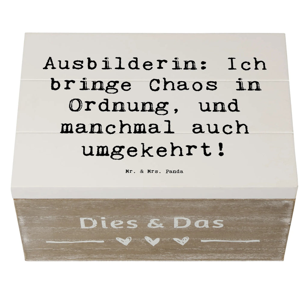 Holzkiste Spruch Ausbilderin: Ich bringe Chaos in Ordnung, und manchmal auch umgekehrt! kiste holz, holztruhen, Schatulle, truhe holz, Holzbox mit Deckel, Holzboxen, aufbewahrungskisten, Holzkisten, Holz Aufbewahrungsbox, box holz, holzschatulle, aufbewahrungstruhe, Holzbox, aufbewahrungskiste mit deckel, holzschachtel, holzkästchen, Holztruhe, Aufbewahrungsbox Holz, Holzkiste mit Deckel, Box aus Holz, Aufbewahrungsbox, Holzkiste, Aufbewahrungsbox aus Holz, Aufbewahrungskiste, aufbewahrungsboxen, Geschenk, Danke, Dankeschön, Schenken, Beruf, Ausbildung, Abschied, Rente, Kollege, Kollegin, Arbeitskollege, Mitarbeiter, Jubiläum, Firma