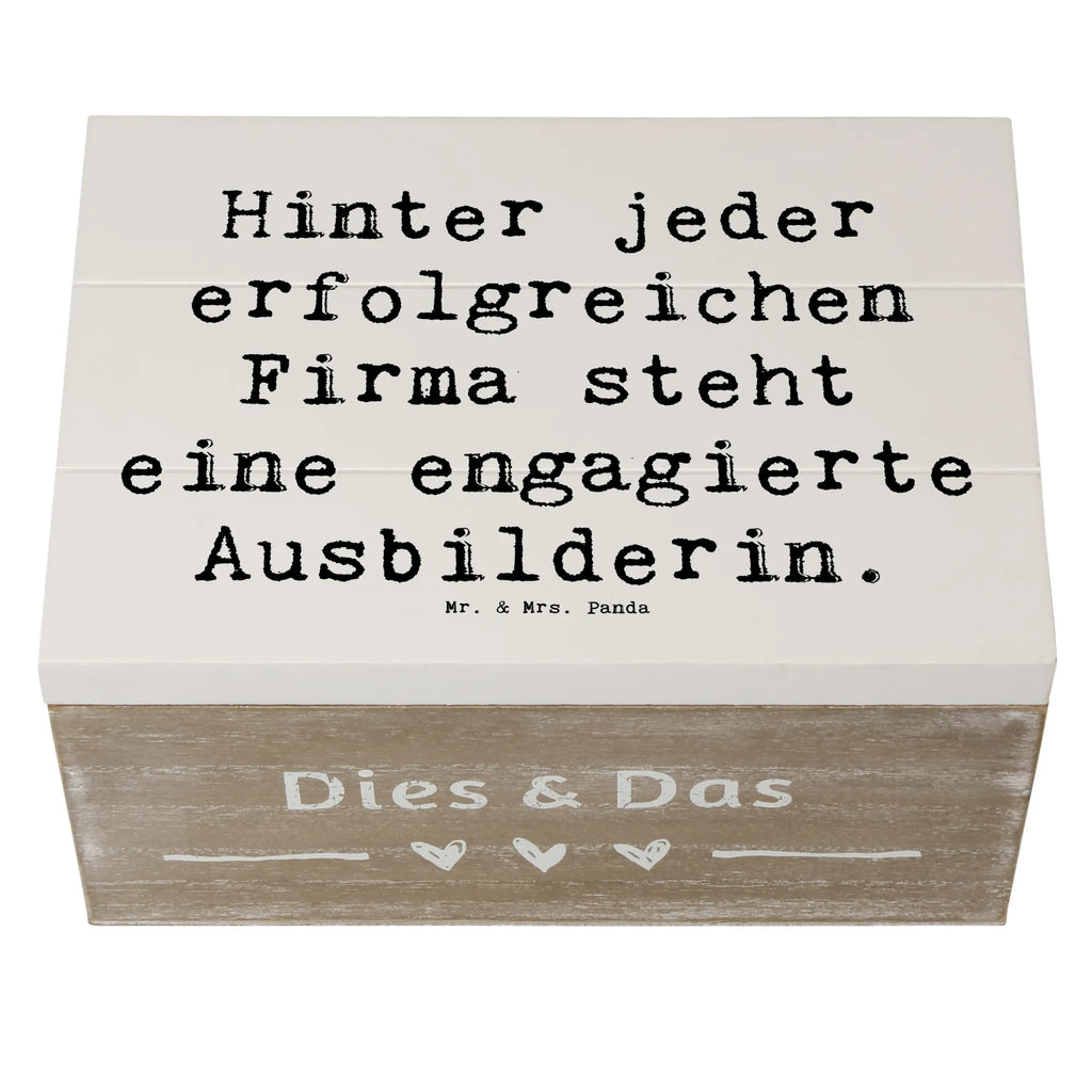 Holzkiste Spruch Hinter jeder erfolgreichen Firma steht eine engagierte Ausbilderin. Truhe, Dekokiste, Erinnerungsbox, Erinnerungskiste, XXL, Aufbewahrungsbox, Geschenkbox, Holzkiste, Kiste, Schatzkiste, Geschenkdose, Schatulle, Beruf, Ausbildung, Jubiläum, Abschied, Rente, Kollege, Kollegin, Geschenk, Schenken, Arbeitskollege, Mitarbeiter, Firma, Danke, Dankeschön
