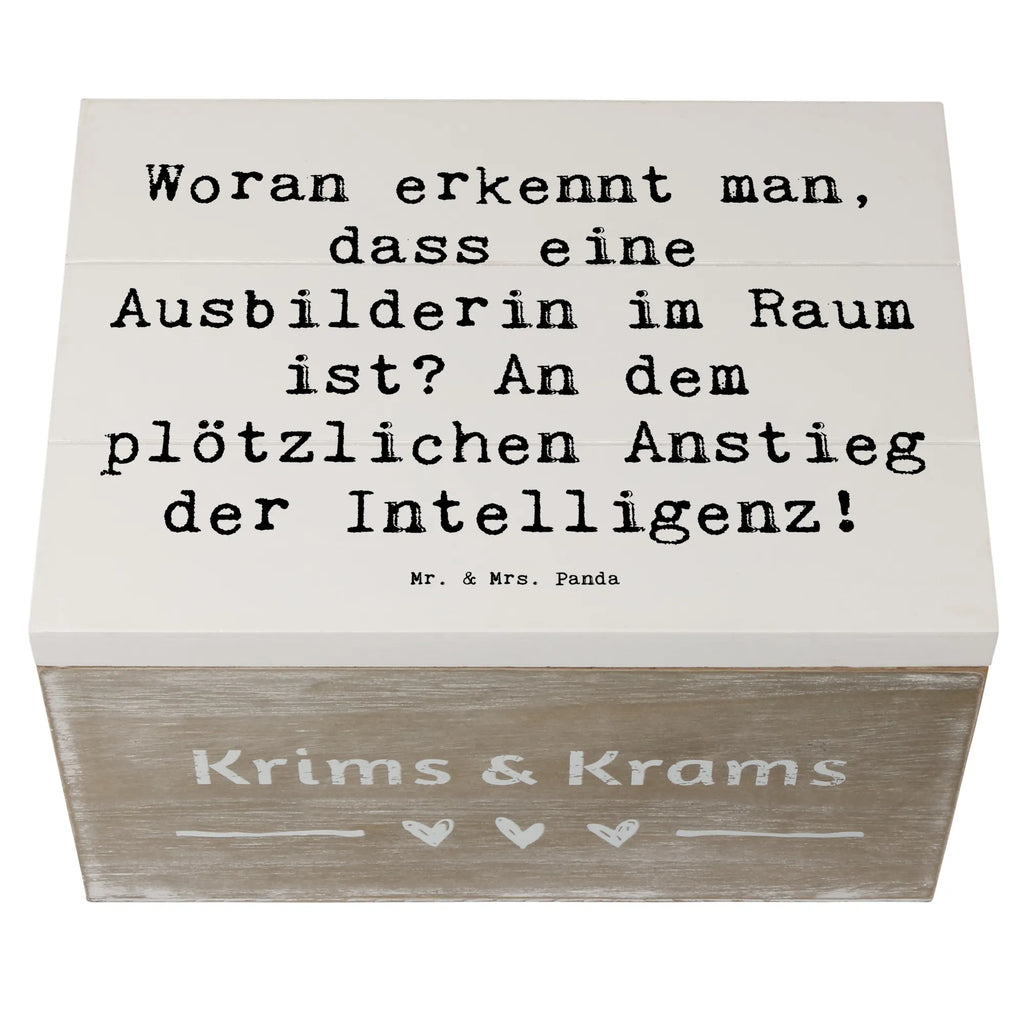 Holzkiste Spruch Woran erkennt man, dass eine Ausbilderin im Raum ist? An dem plötzlichen Anstieg der Intelligenz! Erinnerungskiste, Geschenkdose, Schatzkiste, Truhe, Dekokiste, Holzkiste, Geschenkbox, XXL, Schatulle, Kiste, Erinnerungsbox, Aufbewahrungsbox, Beruf, Ausbildung, Jubiläum, Abschied, Rente, Kollege, Kollegin, Geschenk, Schenken, Arbeitskollege, Mitarbeiter, Firma, Danke, Dankeschön