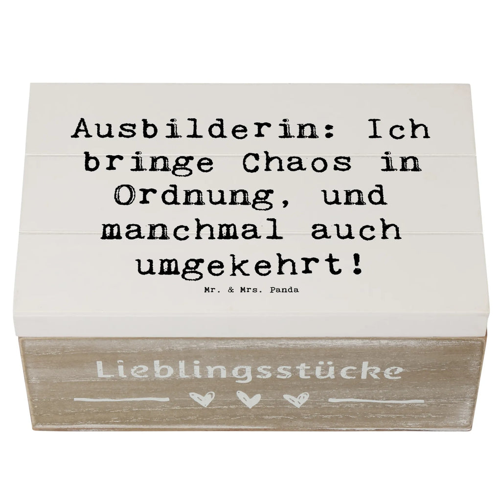 Holzkiste Spruch Ausbilderin: Ich bringe Chaos in Ordnung, und manchmal auch umgekehrt! kiste holz, holztruhen, Schatulle, truhe holz, Holzbox mit Deckel, Holzboxen, aufbewahrungskisten, Holzkisten, Holz Aufbewahrungsbox, box holz, holzschatulle, aufbewahrungstruhe, Holzbox, aufbewahrungskiste mit deckel, holzschachtel, holzkästchen, Holztruhe, Aufbewahrungsbox Holz, Holzkiste mit Deckel, Box aus Holz, Aufbewahrungsbox, Holzkiste, Aufbewahrungsbox aus Holz, Aufbewahrungskiste, aufbewahrungsboxen, Geschenk, Danke, Dankeschön, Schenken, Beruf, Ausbildung, Abschied, Rente, Kollege, Kollegin, Arbeitskollege, Mitarbeiter, Jubiläum, Firma