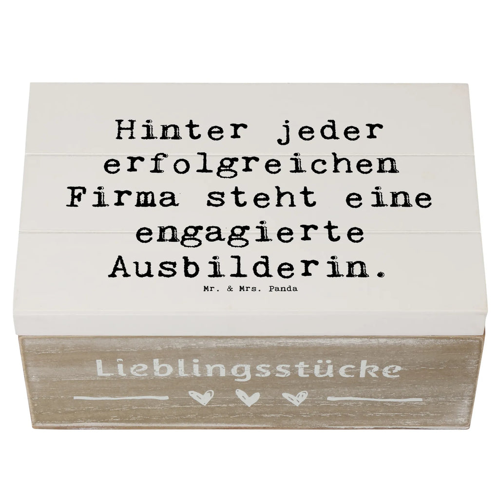Holzkiste Spruch Hinter jeder erfolgreichen Firma steht eine engagierte Ausbilderin. Truhe, Dekokiste, Erinnerungsbox, Erinnerungskiste, XXL, Aufbewahrungsbox, Geschenkbox, Holzkiste, Kiste, Schatzkiste, Geschenkdose, Schatulle, Beruf, Ausbildung, Jubiläum, Abschied, Rente, Kollege, Kollegin, Geschenk, Schenken, Arbeitskollege, Mitarbeiter, Firma, Danke, Dankeschön