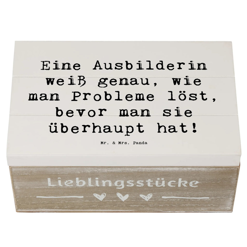 Holzkiste Spruch Eine Ausbilderin weiß genau, wie man Probleme löst, bevor man sie überhaupt hat! Schatzkiste, Erinnerungsbox, Holzkiste, Kiste, XXL, Erinnerungskiste, Geschenkdose, Schatulle, Truhe, Aufbewahrungsbox, Dekokiste, Geschenkbox, Beruf, Ausbildung, Jubiläum, Abschied, Rente, Kollege, Kollegin, Geschenk, Schenken, Arbeitskollege, Mitarbeiter, Firma, Danke, Dankeschön