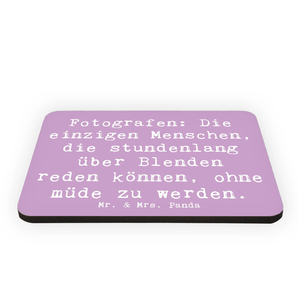 Magnet Spruch Fotografen: Die einzigen Menschen, die stundenlang über Blenden reden können, ohne müde zu werden. Souvenir Magnet, Dekomagnet, Pinnwandmagnet, Kühlschrank Dekoration, Motivmagnete, Notiz Magnet, Kühlschrankmagnet, Whiteboard Magnet, Beruf, Ausbildung, Jubiläum, Abschied, Rente, Kollege, Kollegin, Geschenk, Schenken, Arbeitskollege, Mitarbeiter, Firma, Danke, Dankeschön