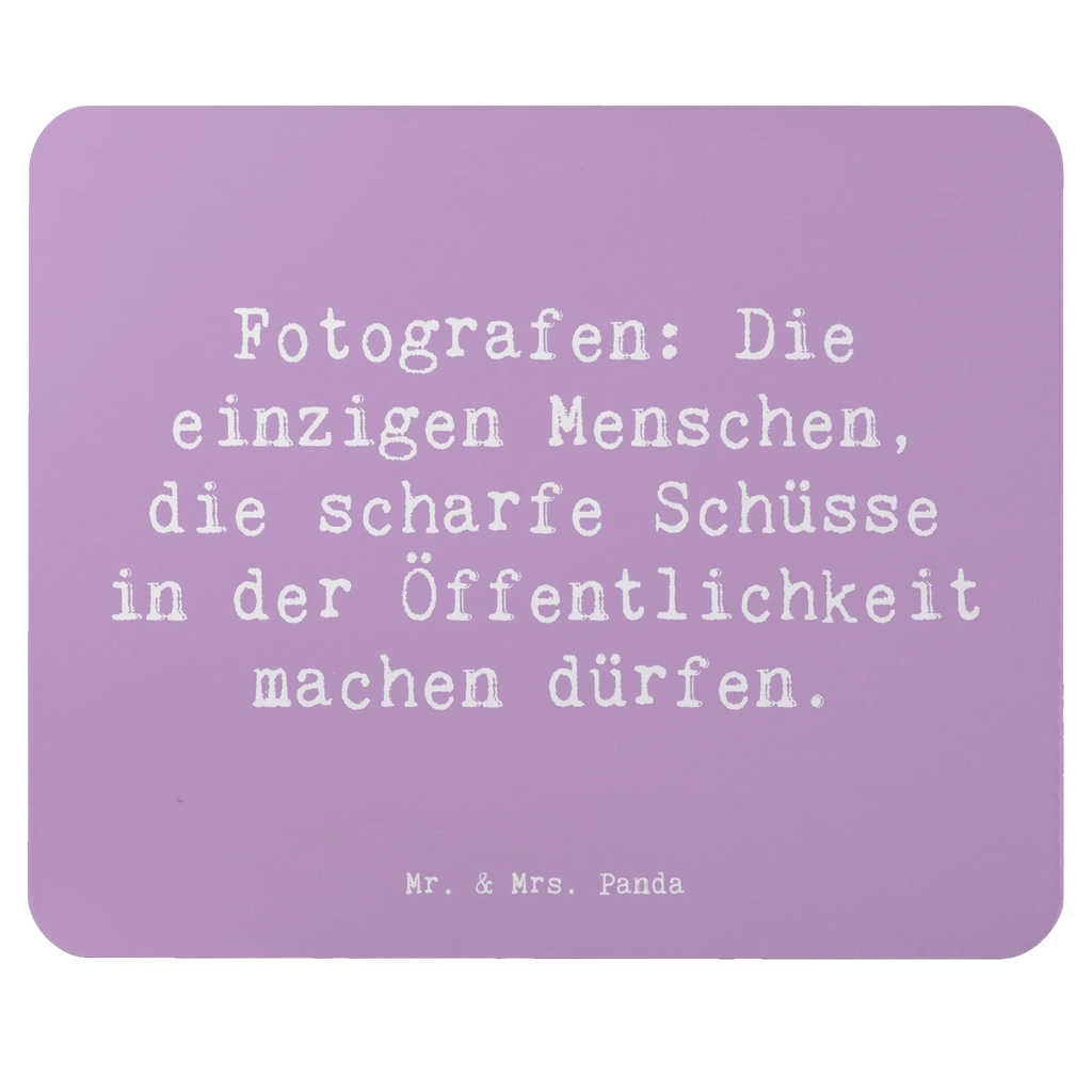 Mauspad Spruch Fotografen: Die einzigen Menschen, die scharfe Schüsse in der Öffentlichkeit machen dürfen. PC Zubehör, Arbeitszimmer, Mausunterlage, Mousepad, Computer zubehör, Mauspad, Designer Mauspad, Mauspad Büro, Einzigartiges Mauspad, Büroausstattung, Beruf, Ausbildung, Jubiläum, Abschied, Rente, Kollege, Kollegin, Geschenk, Schenken, Arbeitskollege, Mitarbeiter, Firma, Danke, Dankeschön