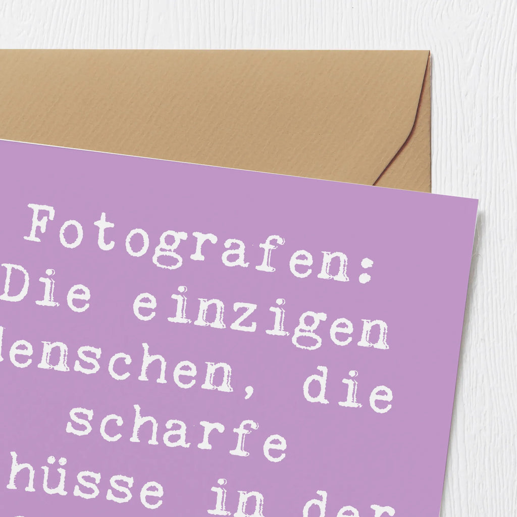 Deluxe Card Saying Fotografen: Die einzigen Menschen, die scharfe Schüsse in der Öffentlichkeit machen dürfen. Klappkarte, Grußkarte, Hochzeitskarte, Hochwertige Grußkarte, Hochwertige Klappkarte, Glückwunschkarte, Einladungskarte, Karte, Geburtstagskarte, Beruf, Ausbildung, Jubiläum, Abschied, Rente, Kollege, Kollegin, Geschenk, Schenken, Arbeitskollege, Mitarbeiter, Firma, Danke, Dankeschön
